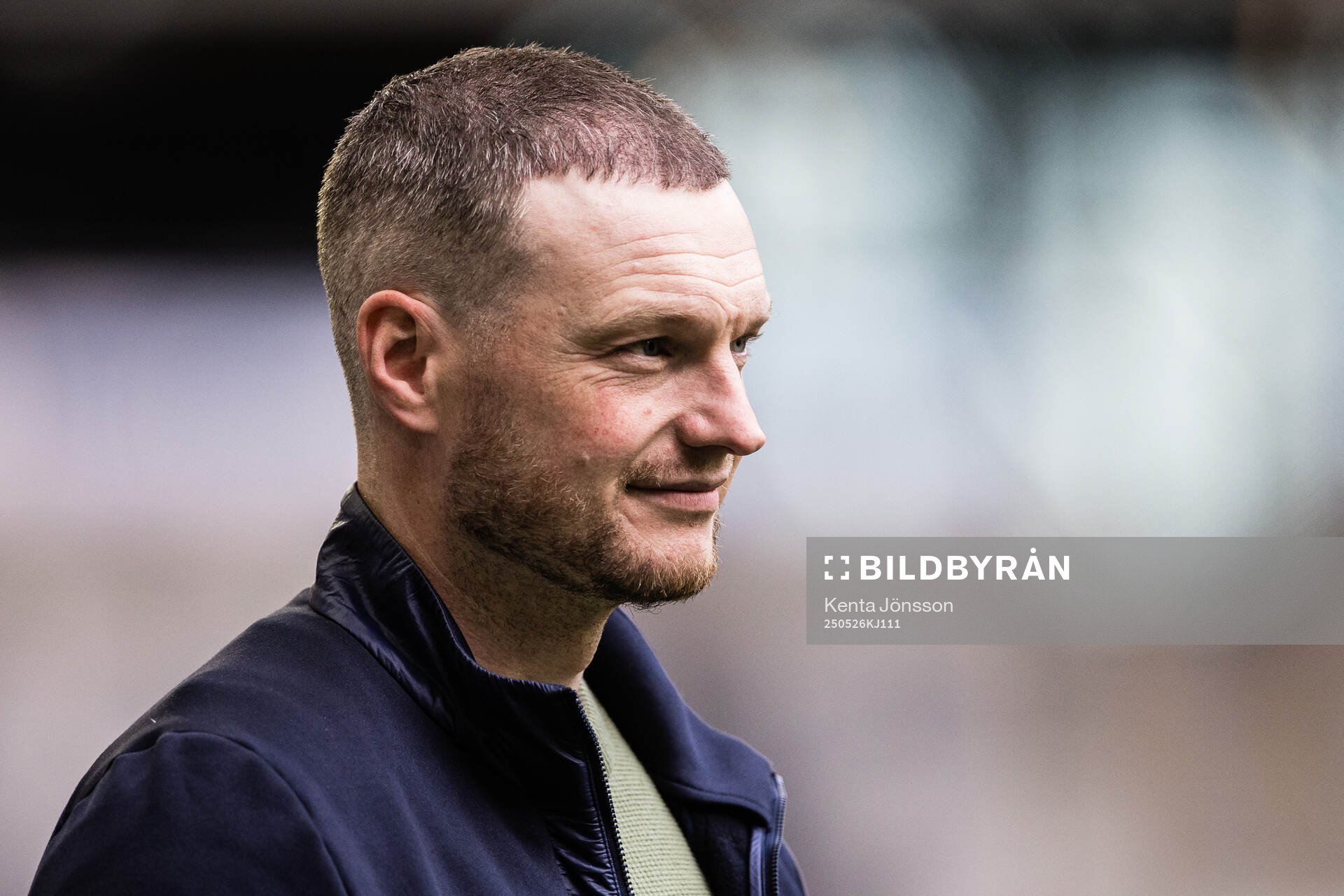 Hammarbys tränare Kim Hellberg under fotbollsmatchen i Allsvenskan mellan Hammarby och Degerfors den 26 maj 2025 i Stockholm. 