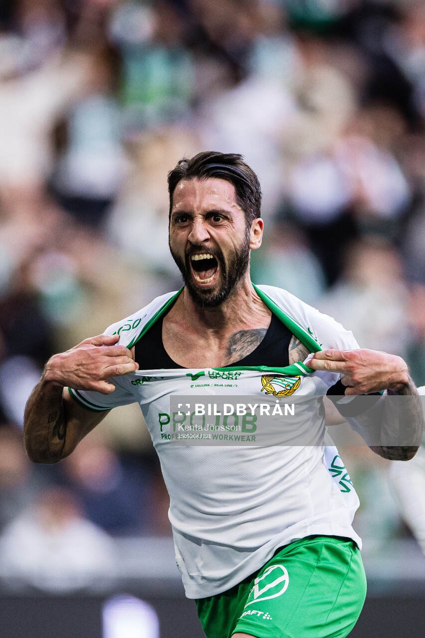 Hammarbys Nahir Besara jublar efter 1-0 under fotbollsmatchen i Allsvenskan mellan Hammarby och Degerfors den 26 maj 2025 i Stockholm. 