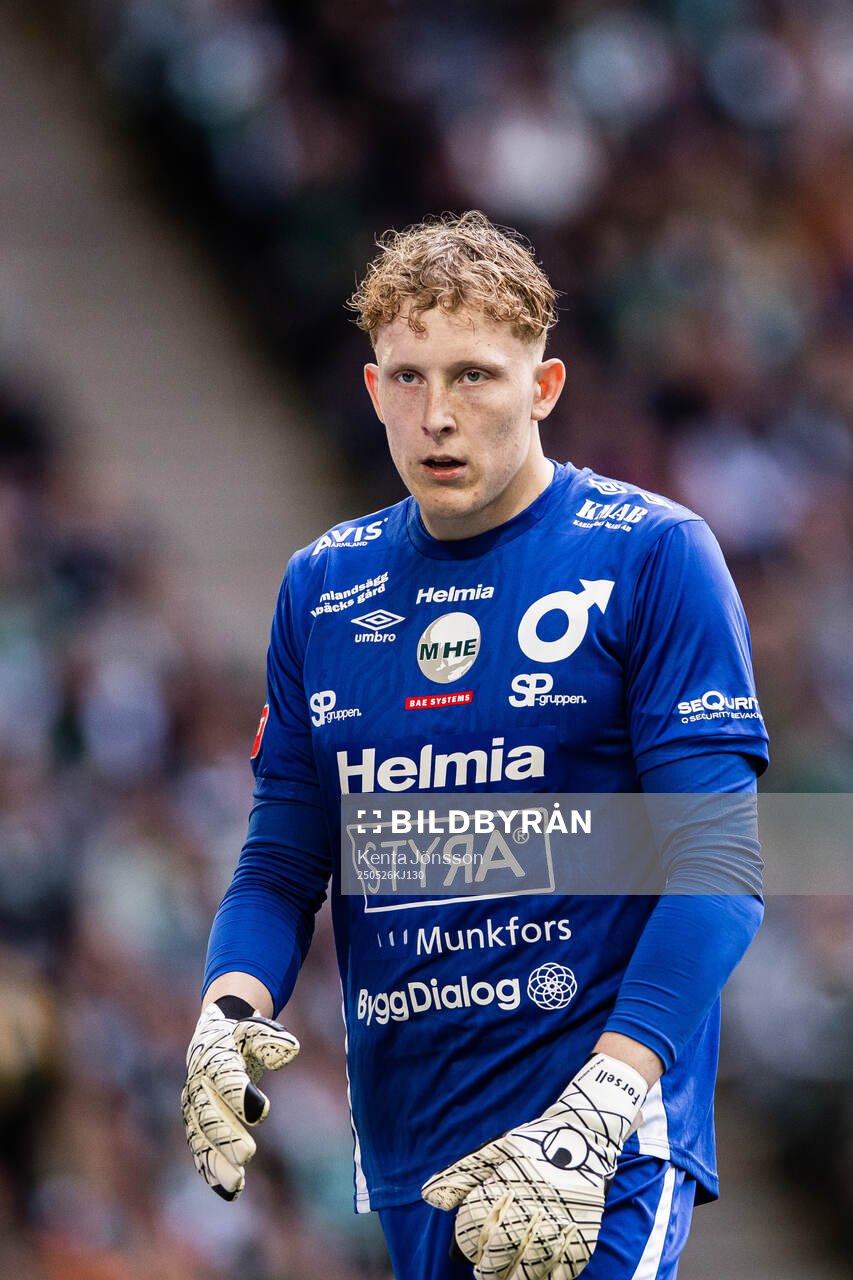 Degerfors målvakt Rasmus Forsell under fotbollsmatchen i Allsvenskan mellan Hammarby och Degerfors den 26 maj 2025 i Stockholm. 
