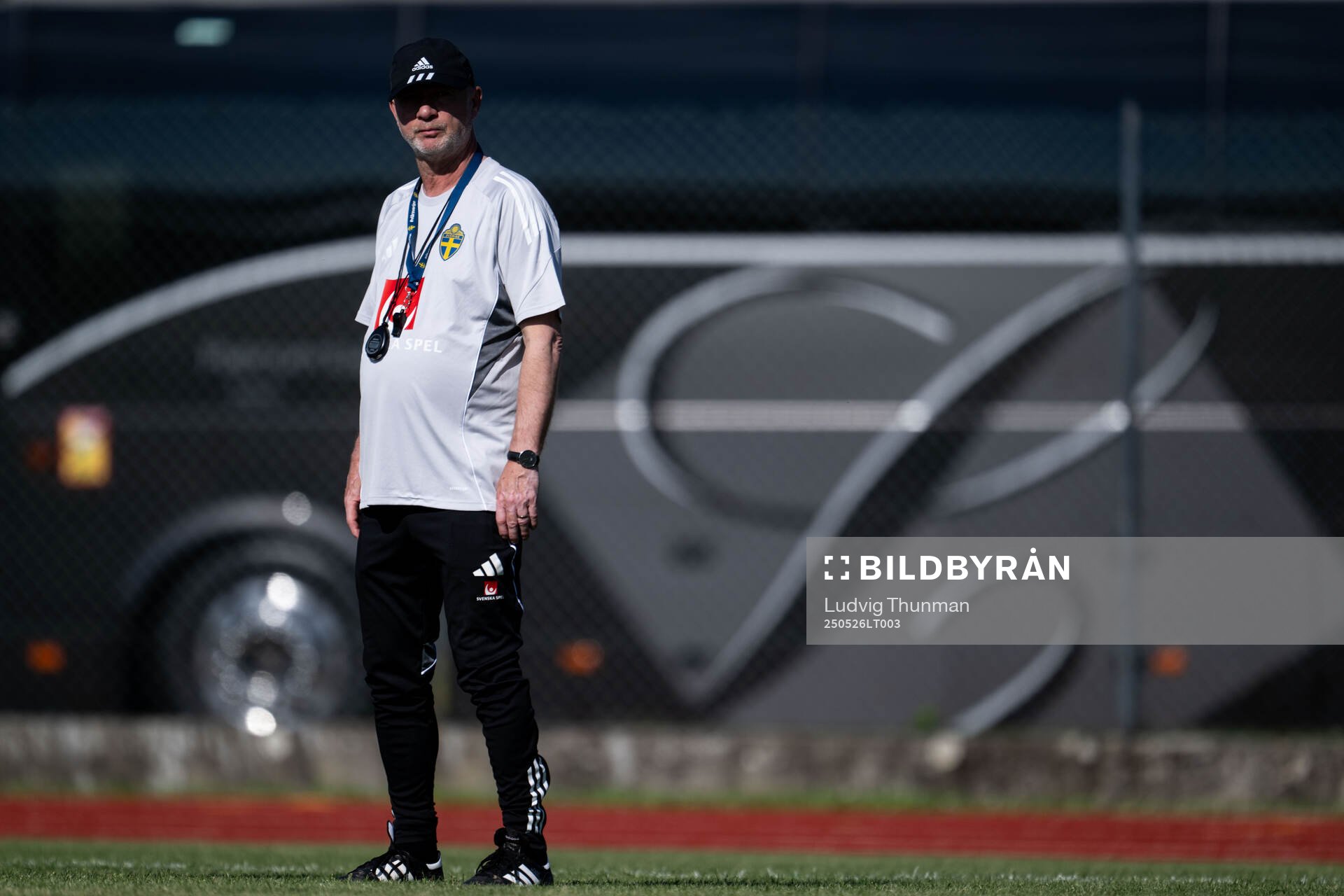 Head coach Peter Gerhardsson of the Swedish women’s national football team during a training session on May 26, 2025 in Fidenza. 