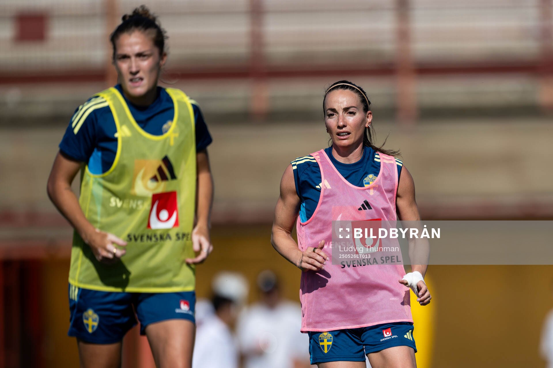 Filippa Angeldahl and Kosovare Asllani of the Swedish women’s national football team during a training session on May 26, 2025 in Fidenza. 