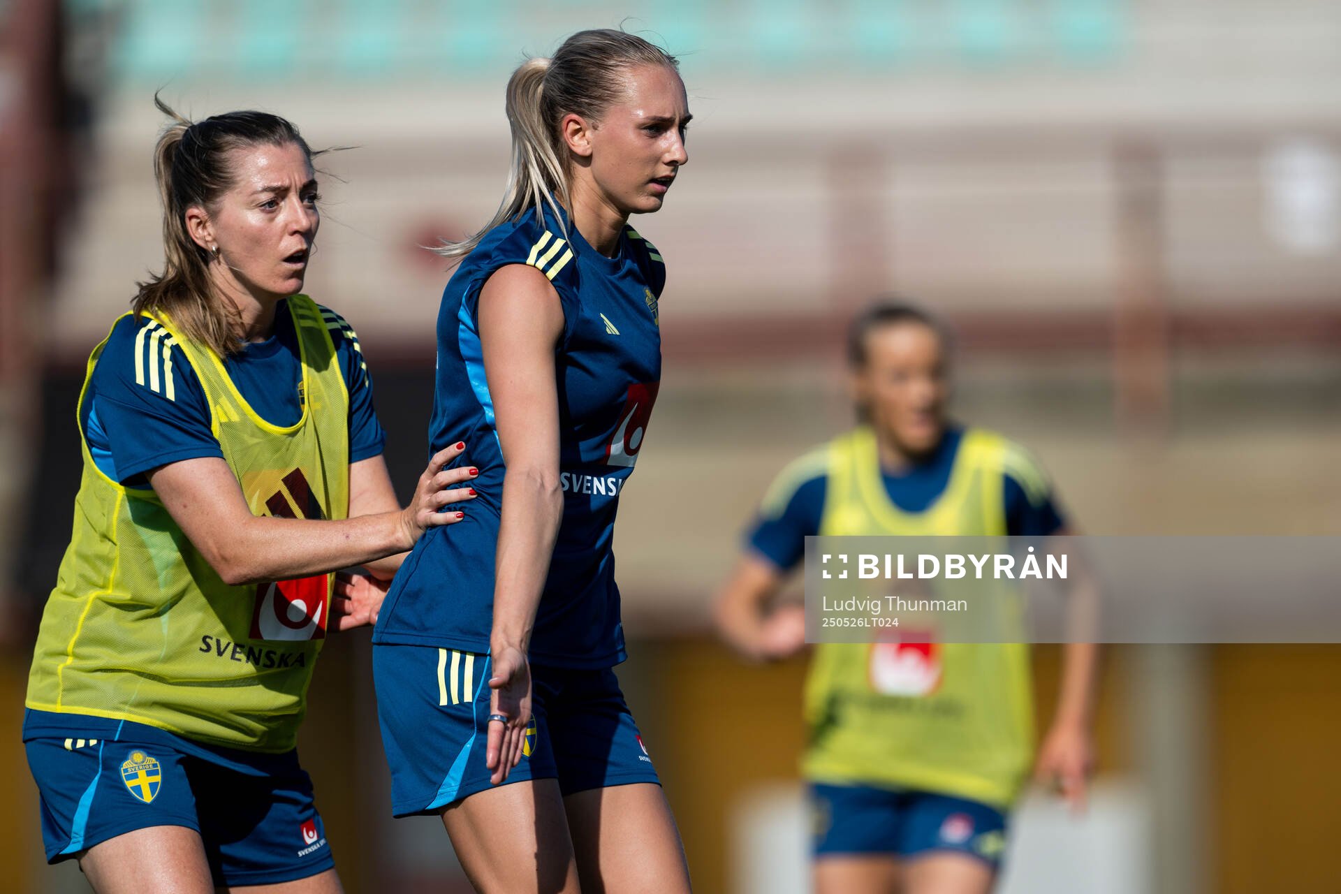 Linda Sembrant and Ellen Wangerheim of the Swedish women’s national football team during a training session on May 26, 2025 in Fidenza. 