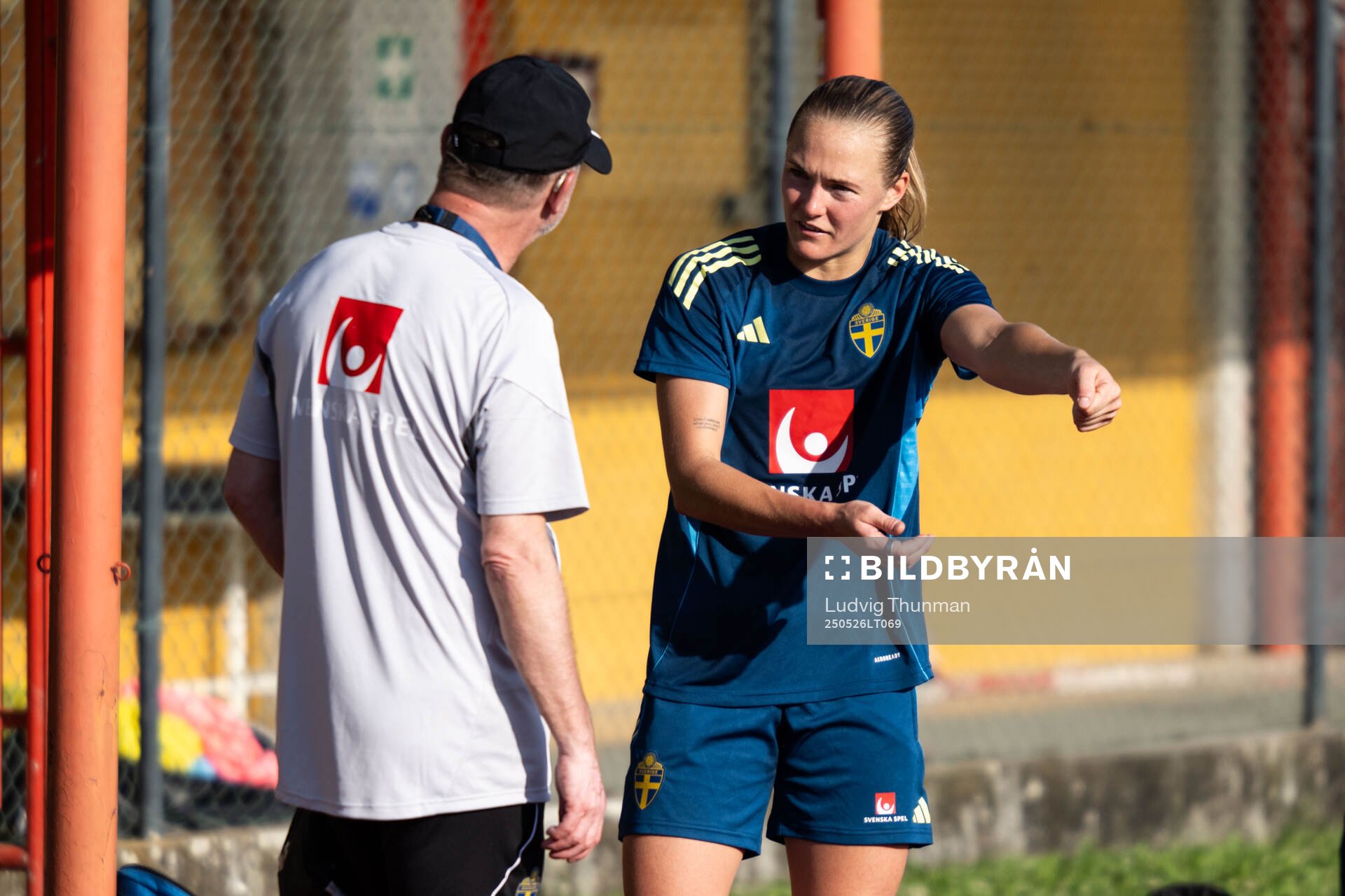 Head coach Peter Gerhardsson and Magdalena Eriksson of the Swedish women’s national football team during a training session on May 26, 2025 in Fidenza. 