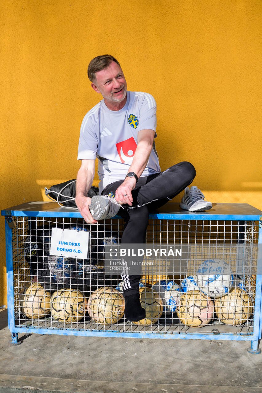 Head coach Peter Gerhardsson of the Swedish women’s national football team after a training session on May 26, 2025 in Fidenza. 