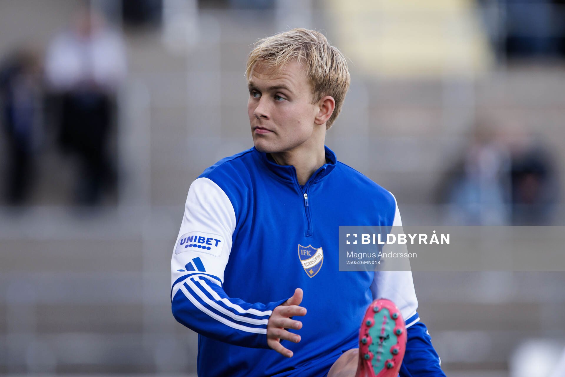 IFK Norrköpings Isak Andri Sigurgeirsson inför fotbollsmatchen i Allsvenskan mellan IFK Norrköping och Mjällby den 26 maj 2025 i Norrköping.