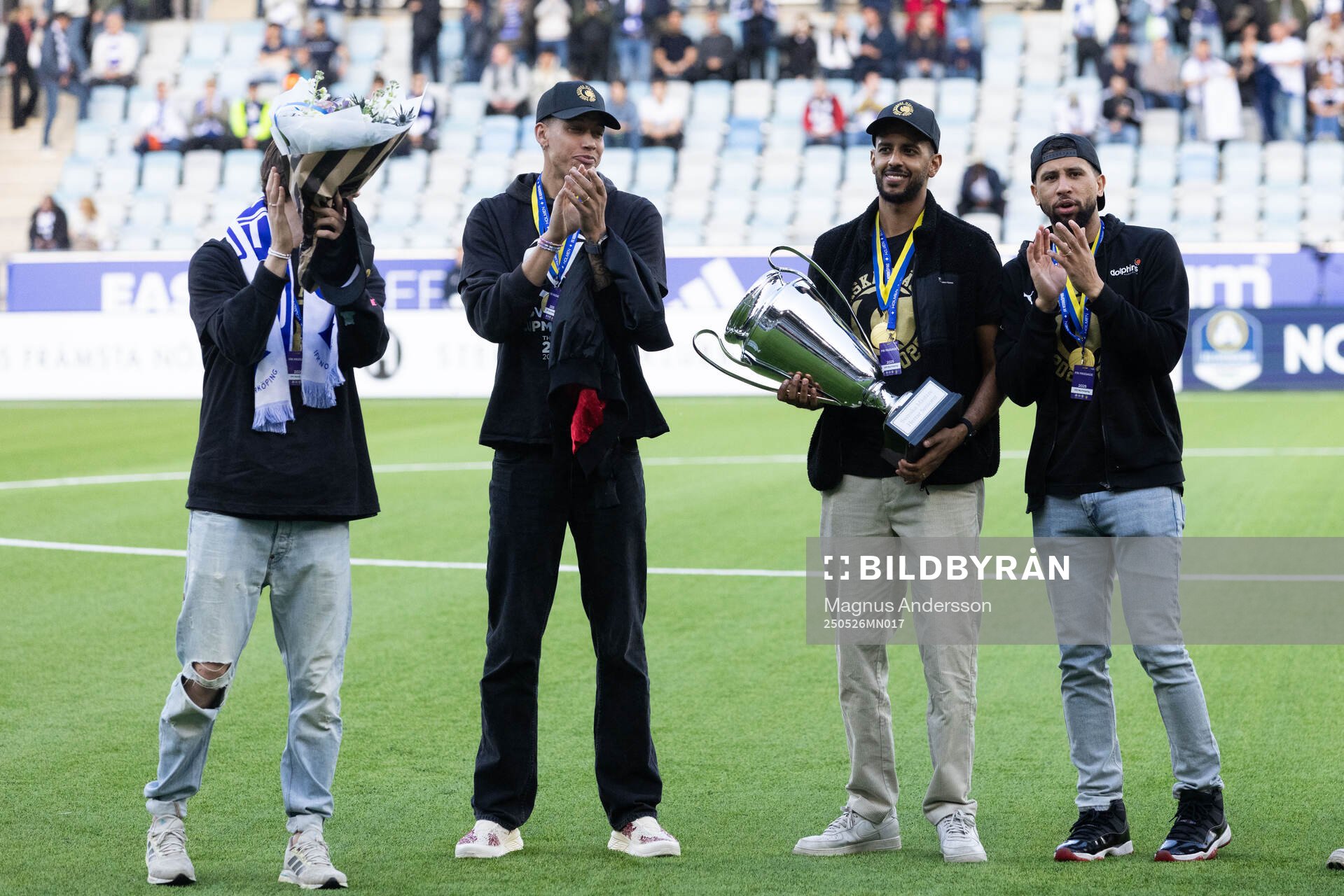 Norrköping Dolphins hyllas för sitt SM-guld i basket inför fotbollsmatchen i Allsvenskan mellan IFK Norrköping och Mjällby den 26 maj 2025 i Norrköping.