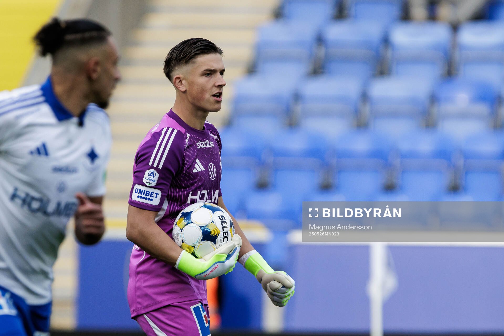 IFK Norrköpings målvakt David Andersson under fotbollsmatchen i Allsvenskan mellan IFK Norrköping och Mjällby den 26 maj 2025 i Norrköping.