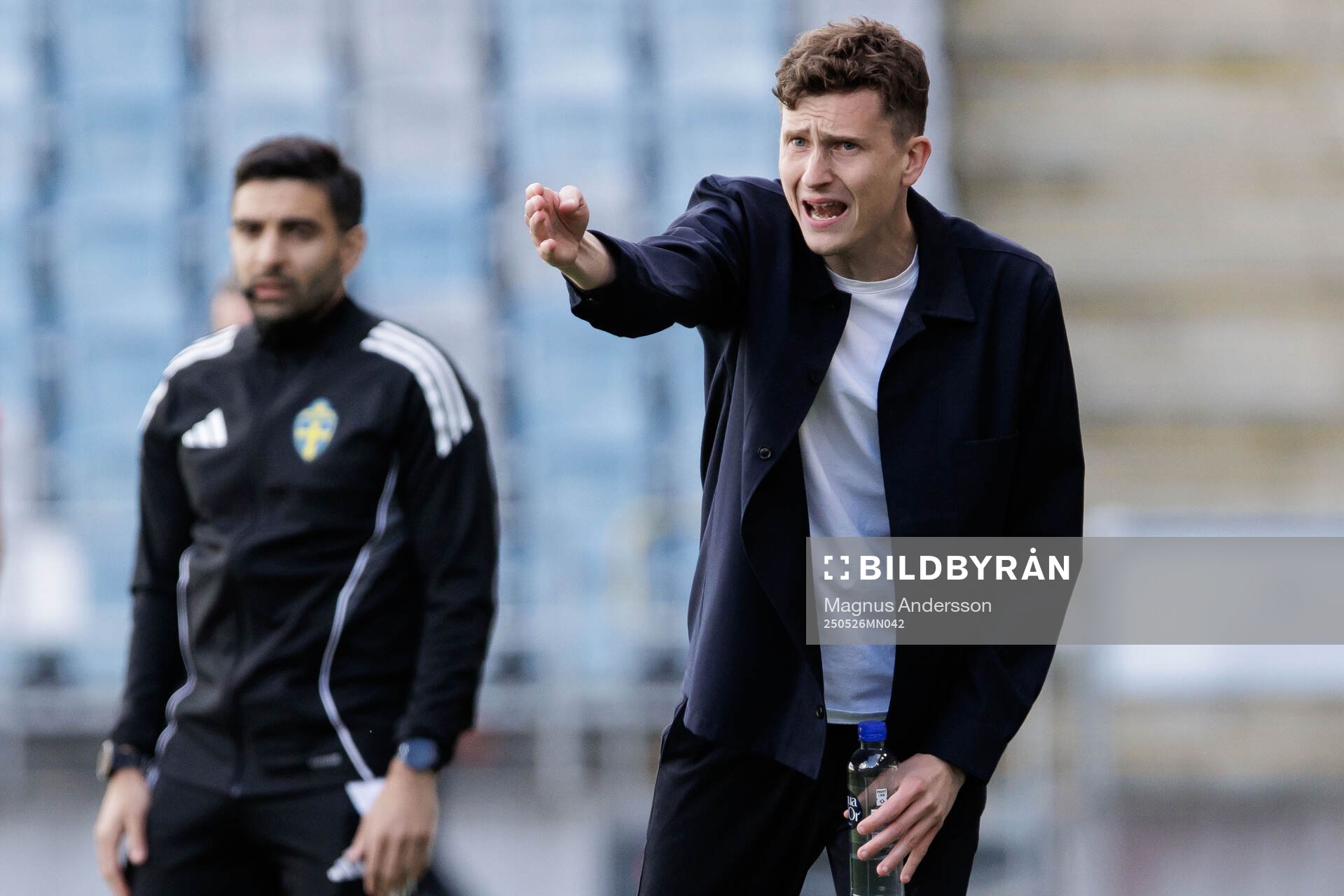 IFK Norrköpings tränare Martin Falk under fotbollsmatchen i Allsvenskan mellan IFK Norrköping och Mjällby den 26 maj 2025 i Norrköping.