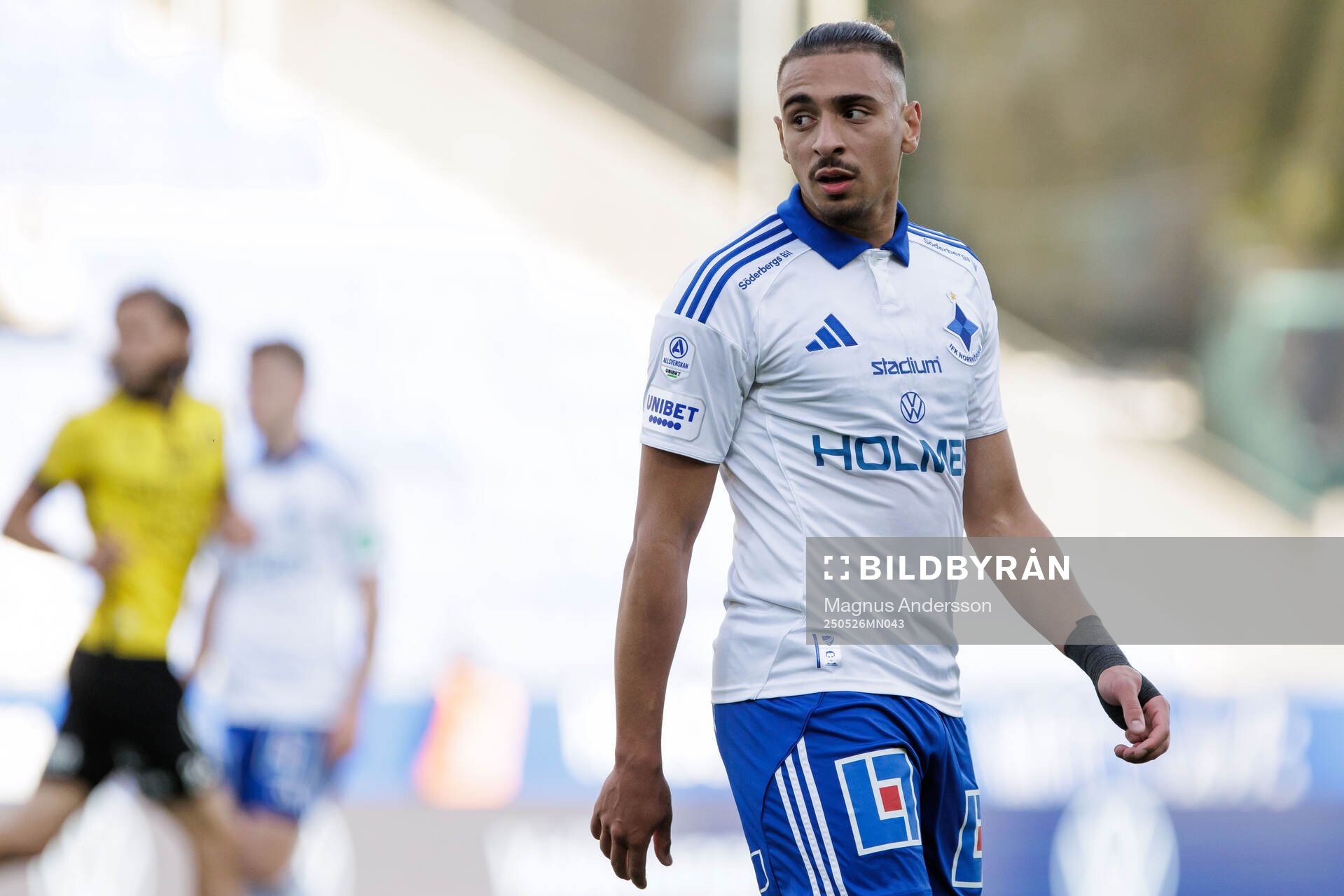 IFK Norrköpings Moutaz Neffati under fotbollsmatchen i Allsvenskan mellan IFK Norrköping och Mjällby den 26 maj 2025 i Norrköping.
