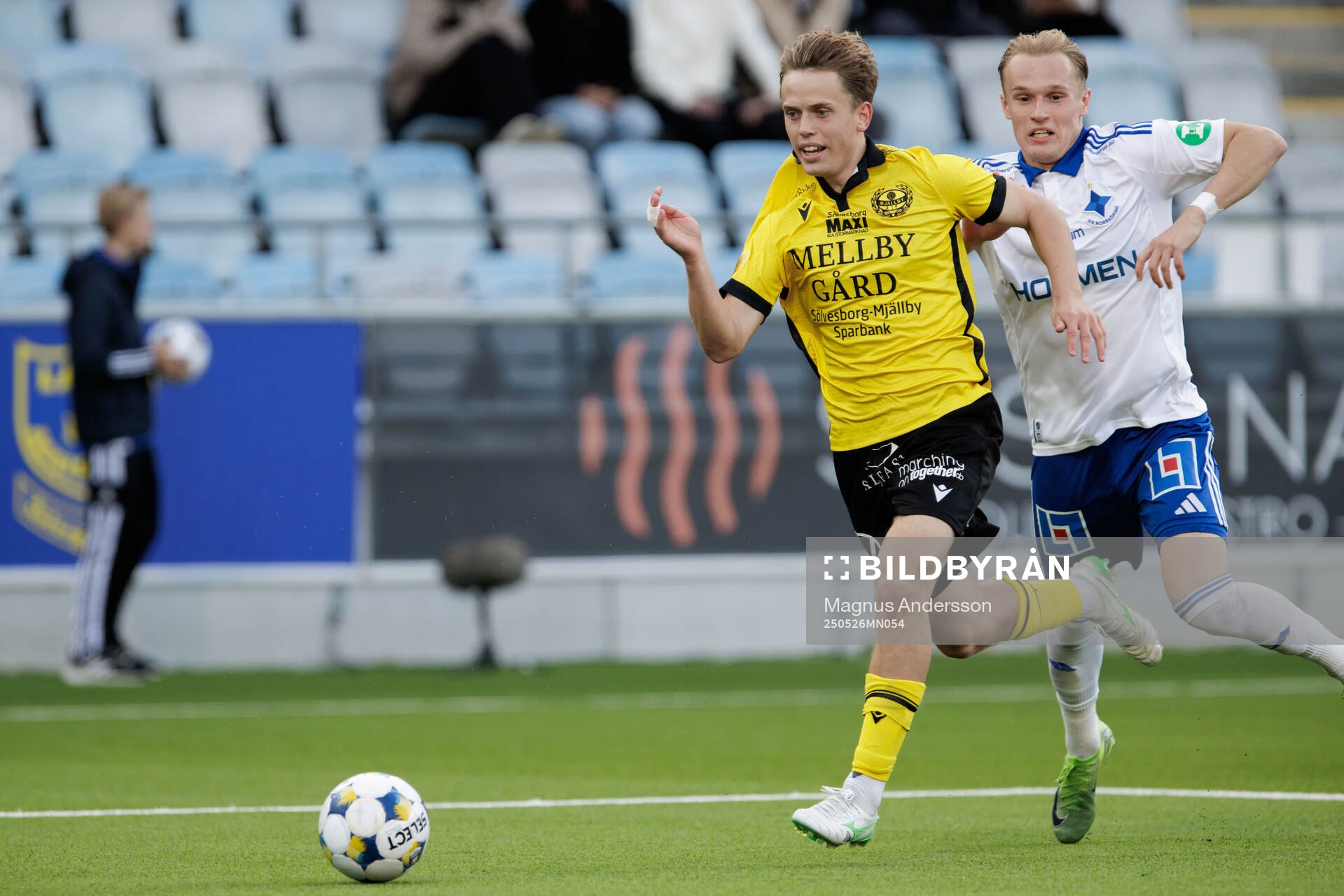 Mjällbys Ludwig Malachowski Thorell och IFK Norrköpings Marcus Baggesen under fotbollsmatchen i Allsvenskan mellan IFK Norrköping och Mjällby den 26 maj 2025 i Norrköping.