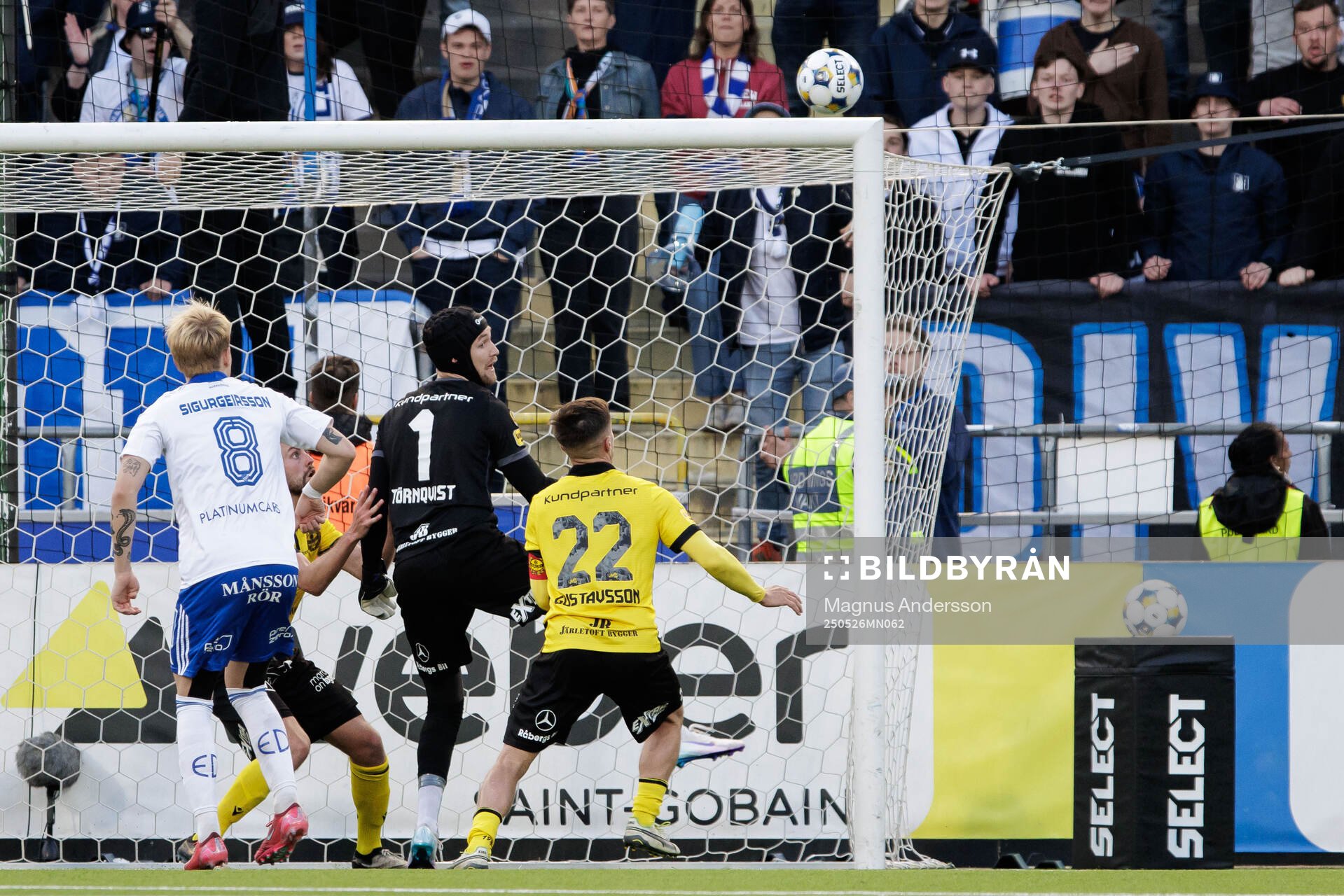 Mjällbys målvakt Noel Törnqvist under fotbollsmatchen i Allsvenskan mellan IFK Norrköping och Mjällby den 26 maj 2025 i Norrköping.
