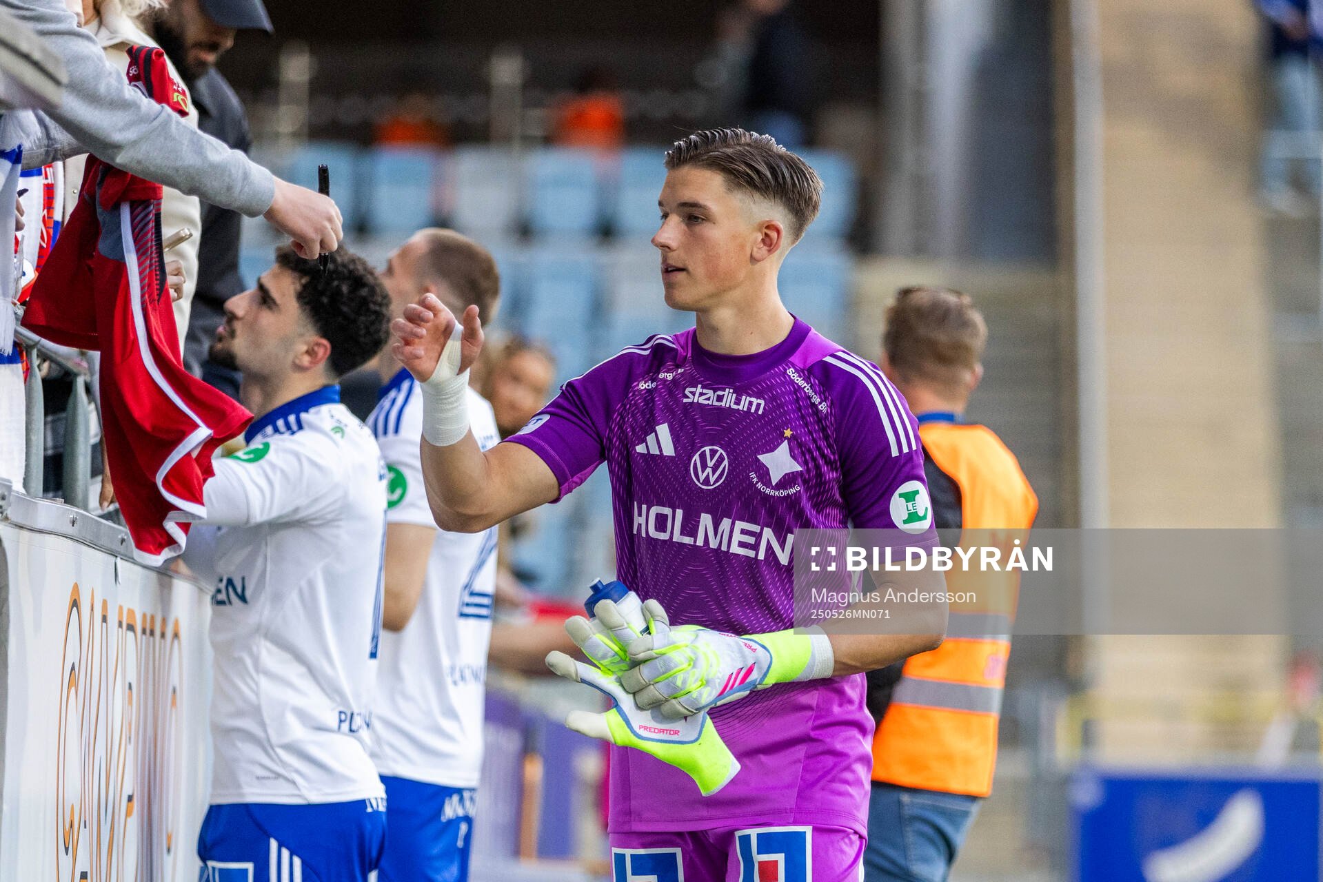 IFK Norrköpings målvakt David Andersson efter fotbollsmatchen i Allsvenskan mellan IFK Norrköping och Mjällby den 26 maj 2025 i Norrköping.