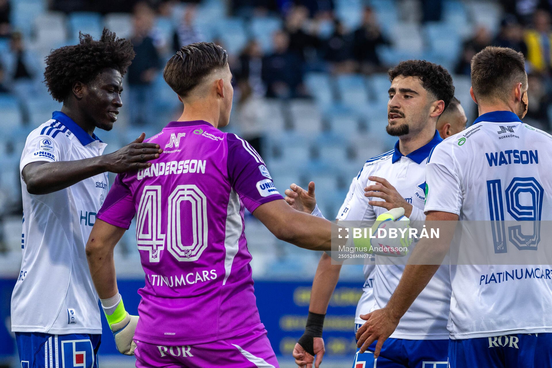 IFK Norrköpings Kojo Peprah Oppong, målvakt David Andersson och Ismet Lushaku efter fotbollsmatchen i Allsvenskan mellan IFK Norrköping och Mjällby den 26 maj 2025 i Norrköping.