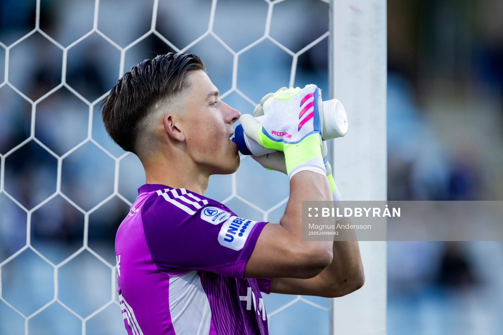 IFK Norrköpings målvakt David Andersson under fotbollsmatchen i Allsvenskan mellan IFK Norrköping och Mjällby den 26 maj 2025 i Norrköping.