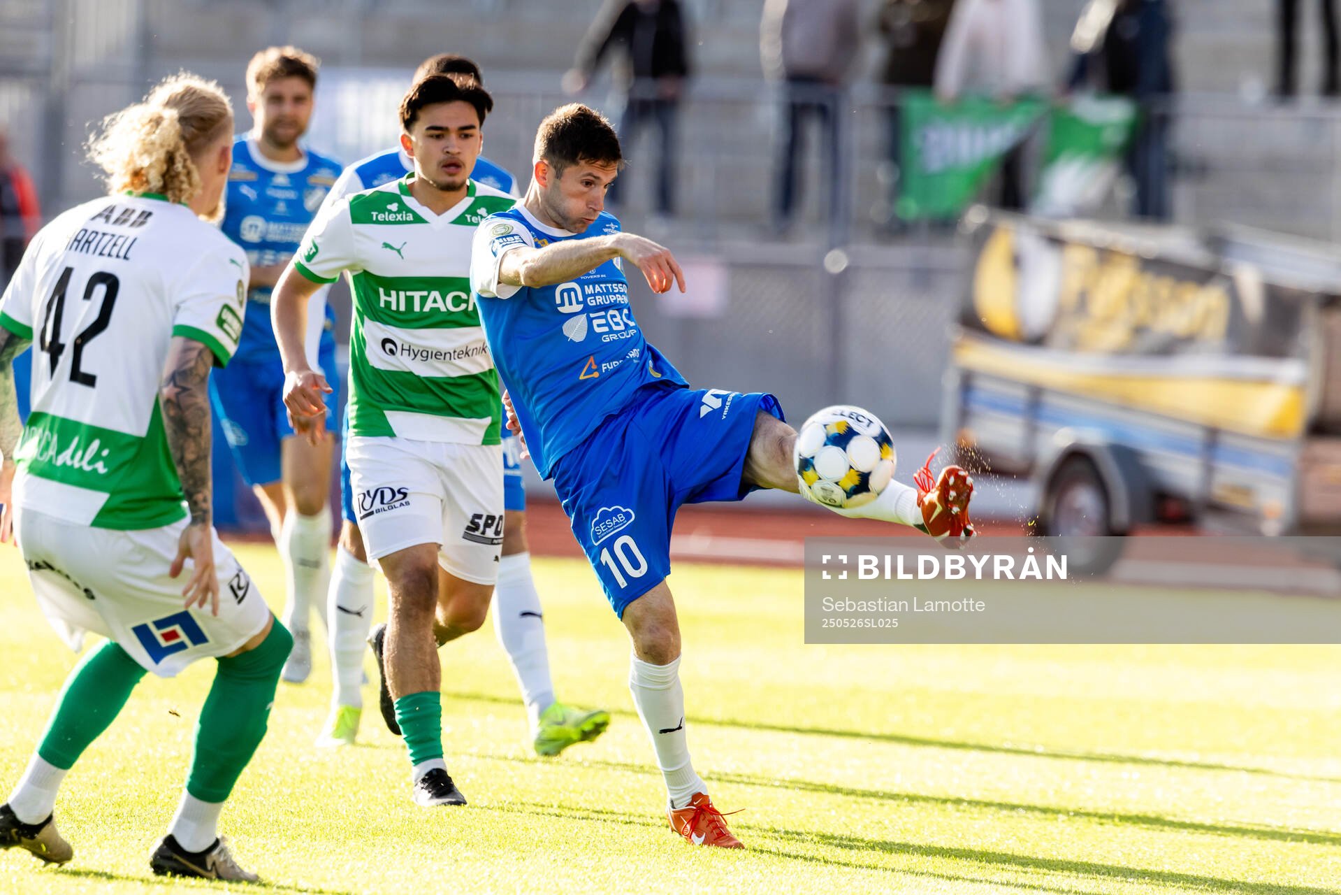 Oddevolds Liridon Kalludra under fotbollsmatchen i Superettan mellan Oddevold och Västerås den 26 maj 2025 i Uddevalla. 