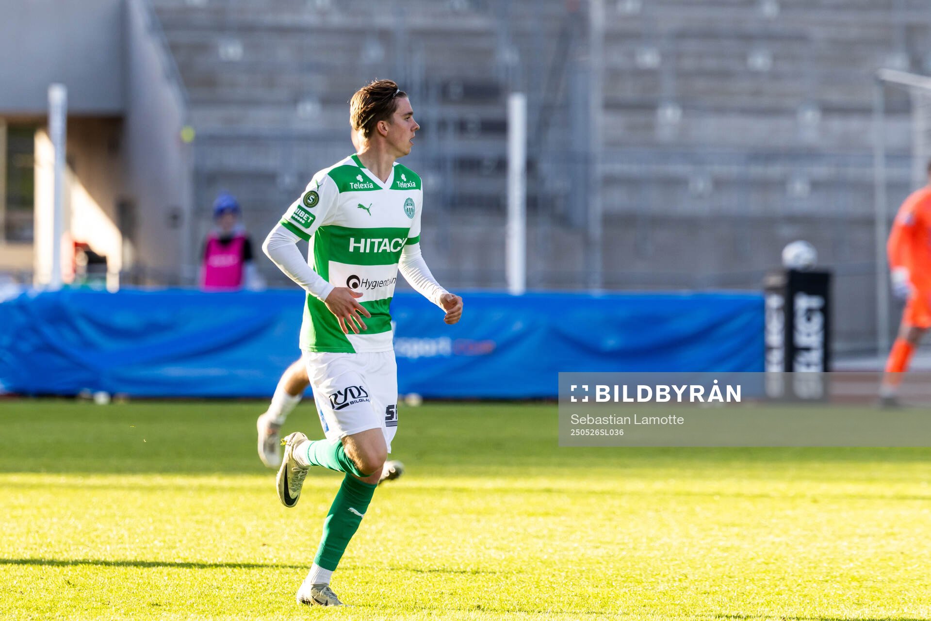 Västerås Max Larsson under fotbollsmatchen i Superettan mellan Oddevold och Västerås den 26 maj 2025 i Uddevalla. 
