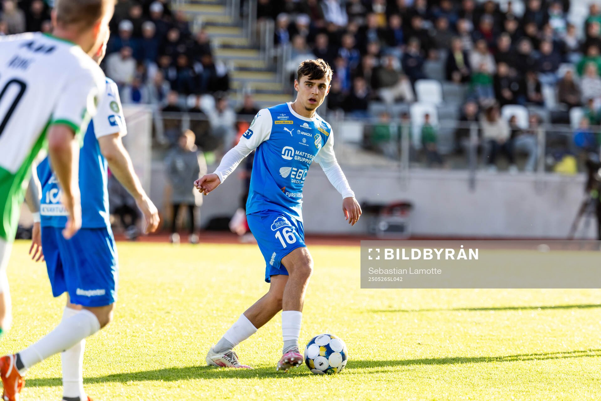 Oddevolds Emir Derviskadic under fotbollsmatchen i Superettan mellan Oddevold och Västerås den 26 maj 2025 i Uddevalla. 