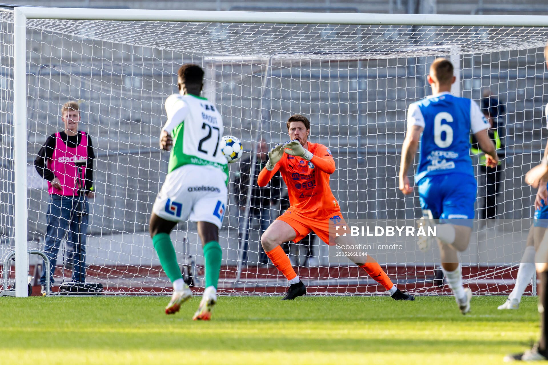Oddevolds målvakt Morten Sætra under fotbollsmatchen i Superettan mellan Oddevold och Västerås den 26 maj 2025 i Uddevalla. 