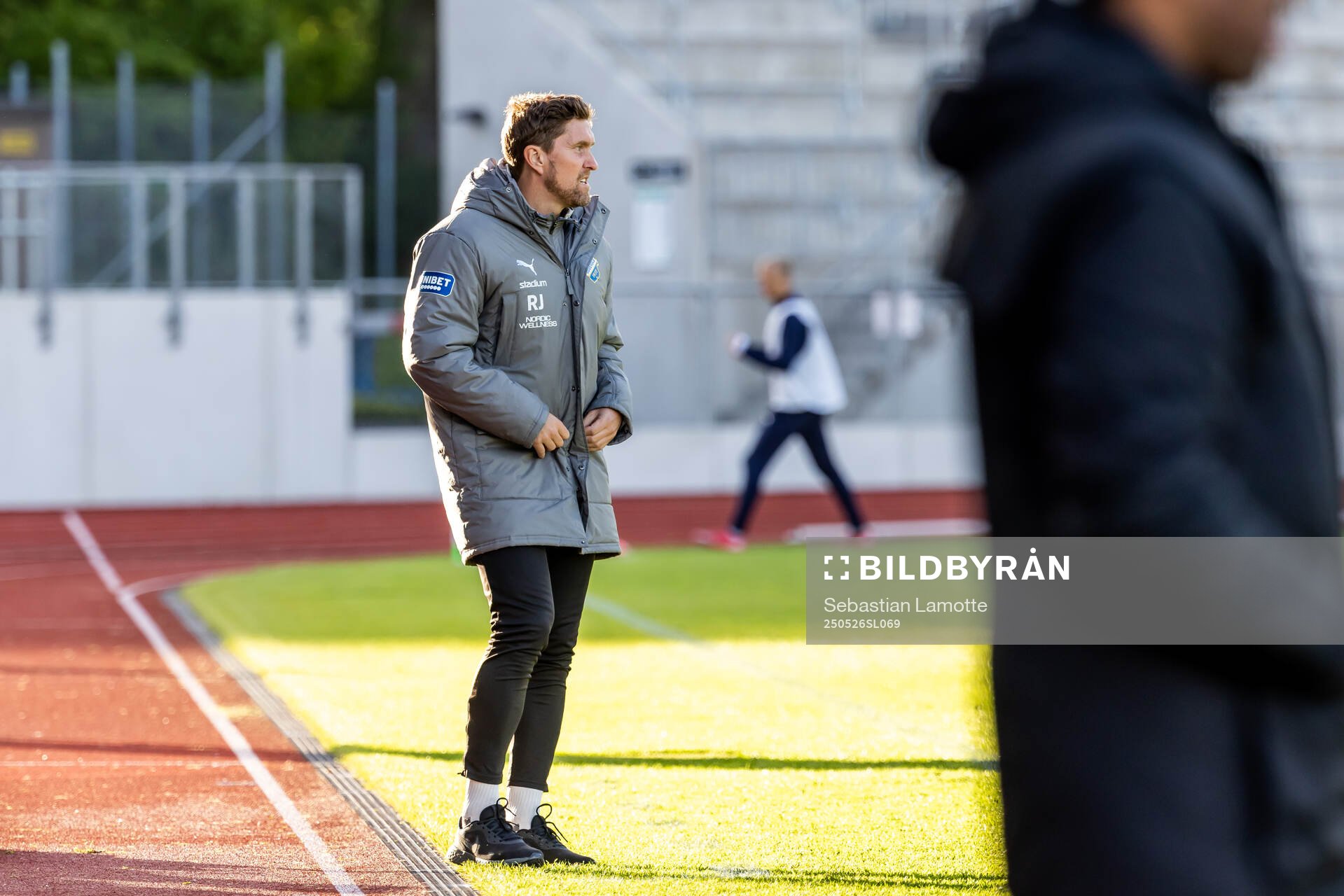 Oddevolds tränare Rikard Nilsson under fotbollsmatchen i Superettan mellan Oddevold och Västerås den 26 maj 2025 i Uddevalla. 