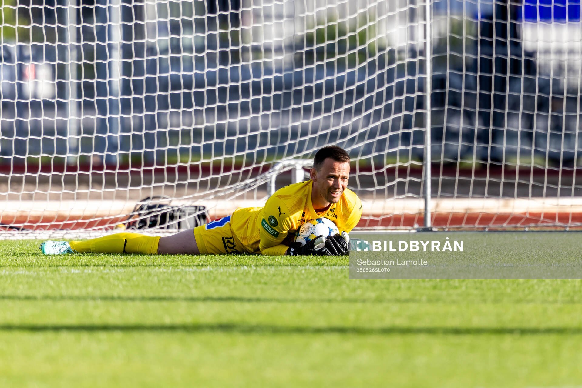 Västerås målvakt Anton Fagerström under fotbollsmatchen i Superettan mellan Oddevold och Västerås den 26 maj 2025 i Uddevalla. 