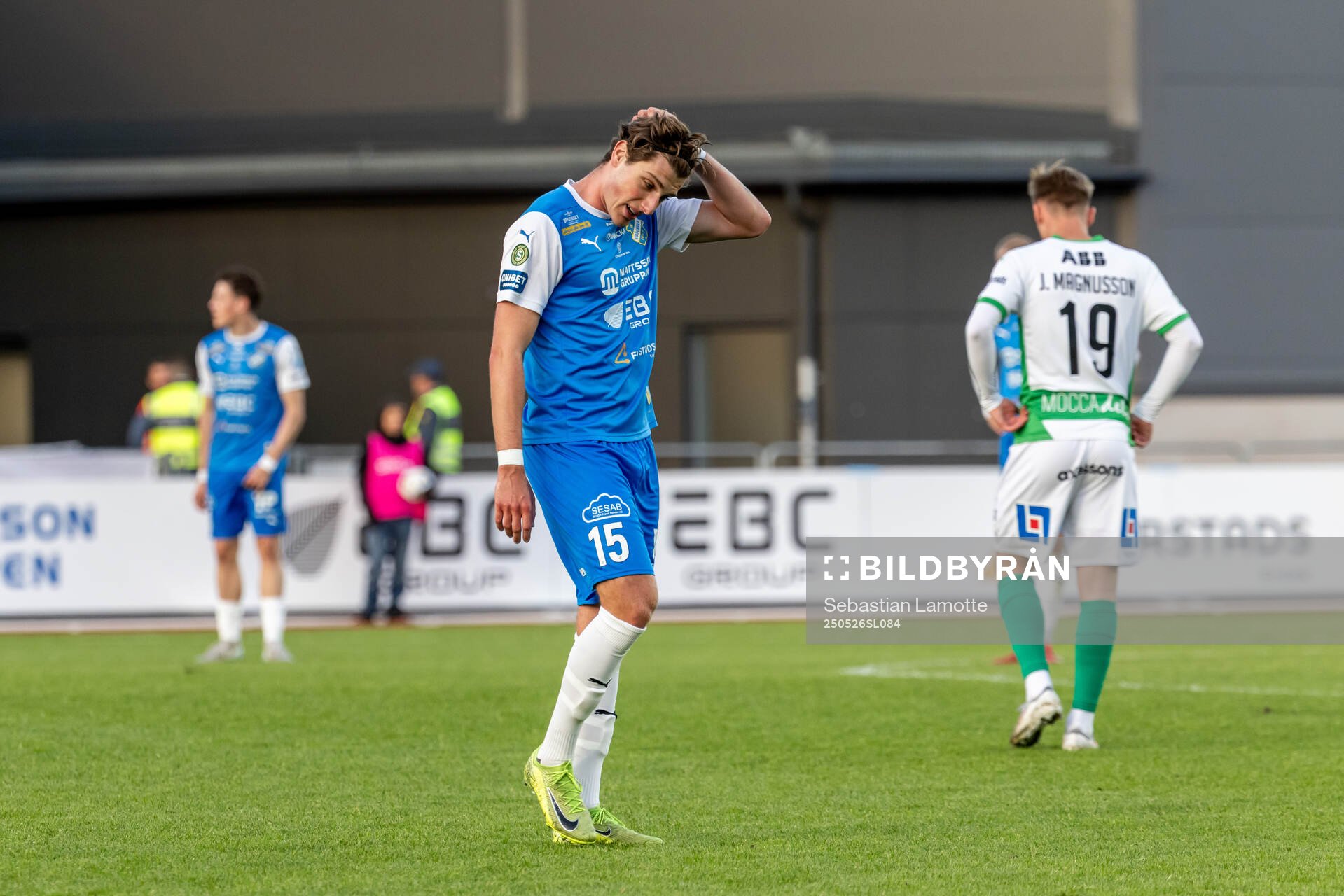 Oddevolds Adrian Rogulj blir utvisad under fotbollsmatchen i Superettan mellan Oddevold och Västerås den 26 maj 2025 i Uddevalla. 