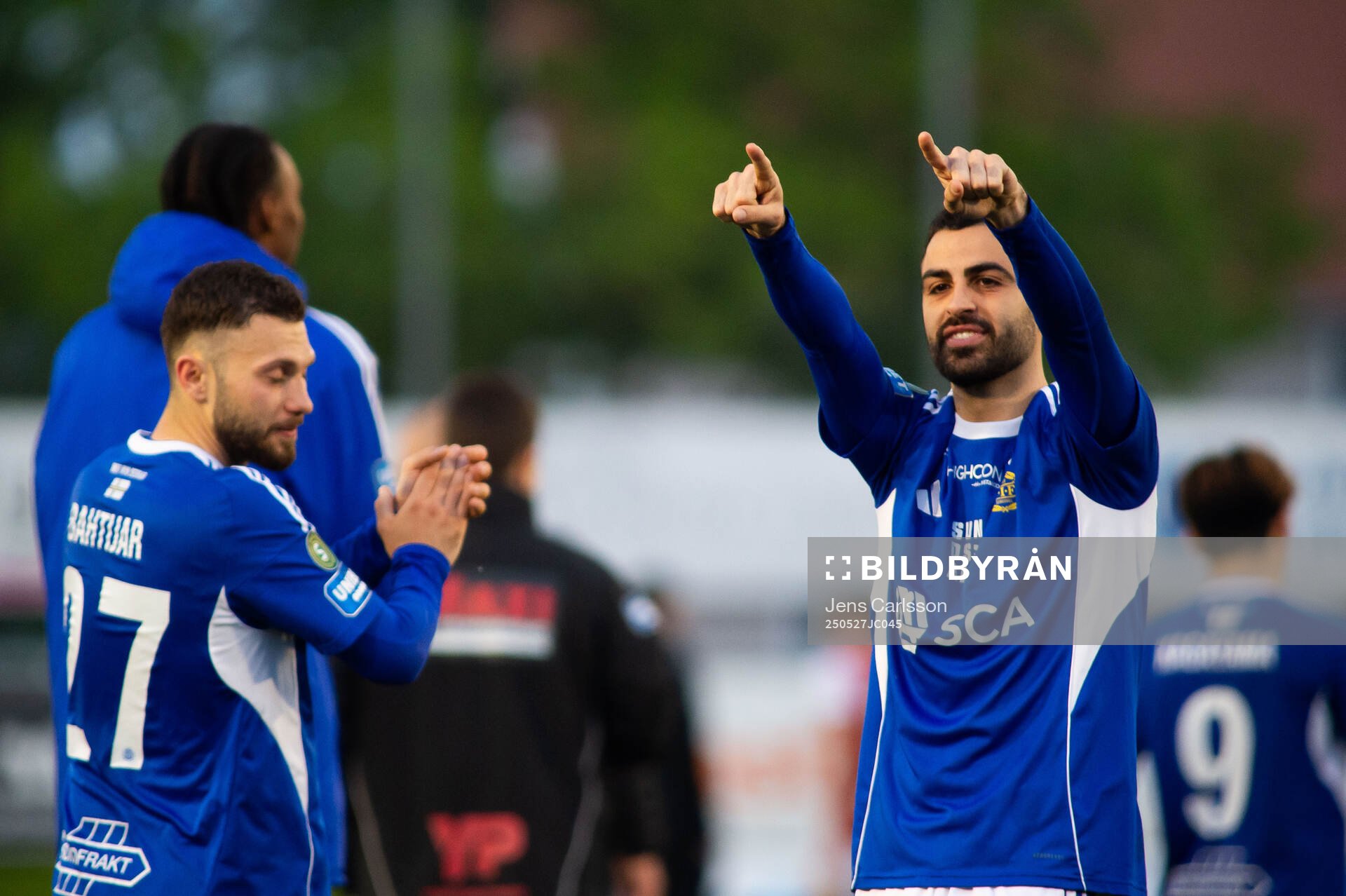 GIF Sundsvalls Marc Manchon jublar efter fotbollsmatchen i Superettan mellan Sandvikens IF och GIF Sundsvall den 27 maj 2025 i Sandviken.