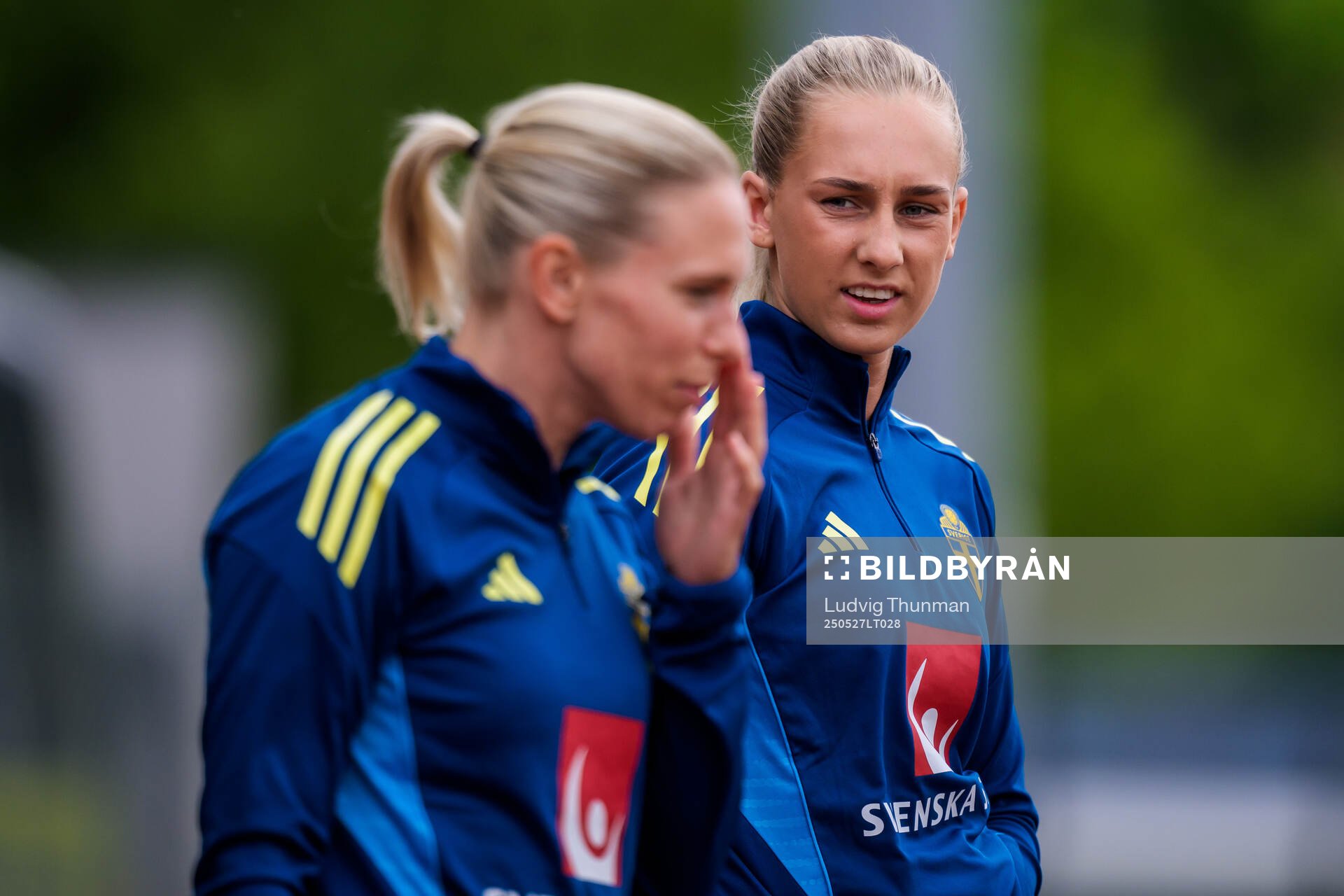 Jonna Andersson and Ellen Wangerheim of the Swedish women’s national football team during a training session on May 27, 2025 in Fidenza. 