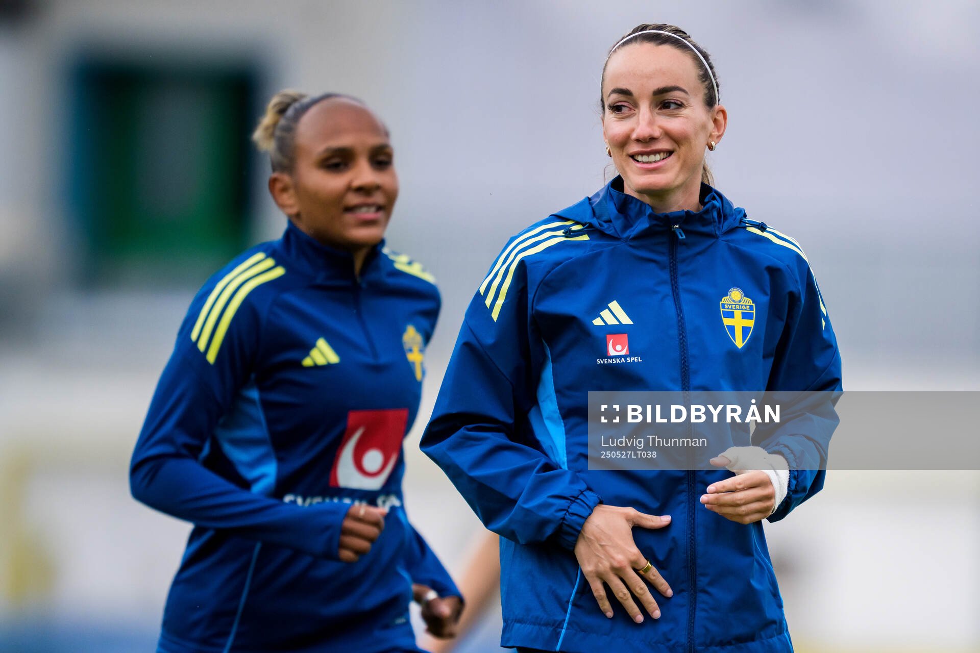 Madelen Janogy and Kosovare Asllani of the Swedish women’s national football team during a training session on May 27, 2025 in Fidenza. 
