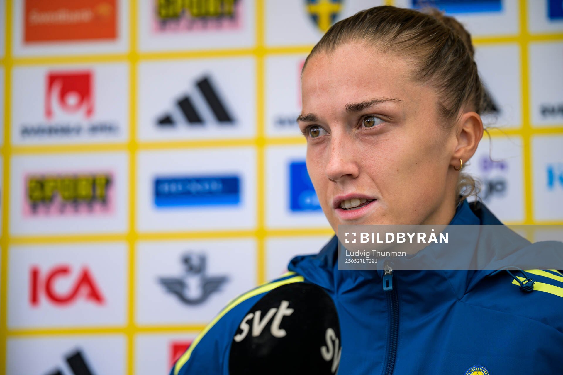 Filippa Angeldahl of the Swedish women’s national football team is interviewed by the media after a training session on May 27, 2025 in Fidenza. 
