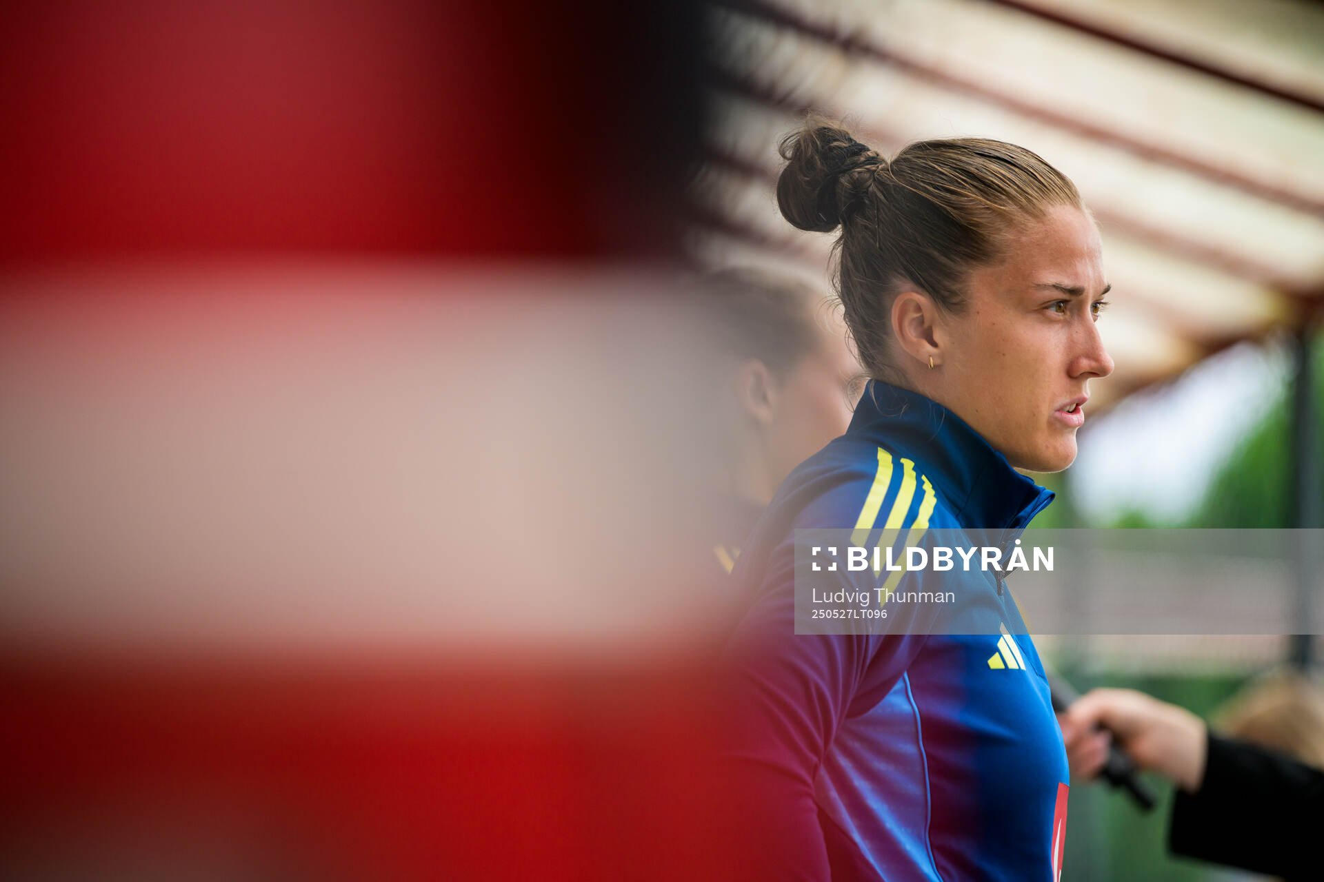 Filippa Angeldahl of the Swedish women’s national football team is interviewed by the media after a training session on May 27, 2025 in Fidenza. 