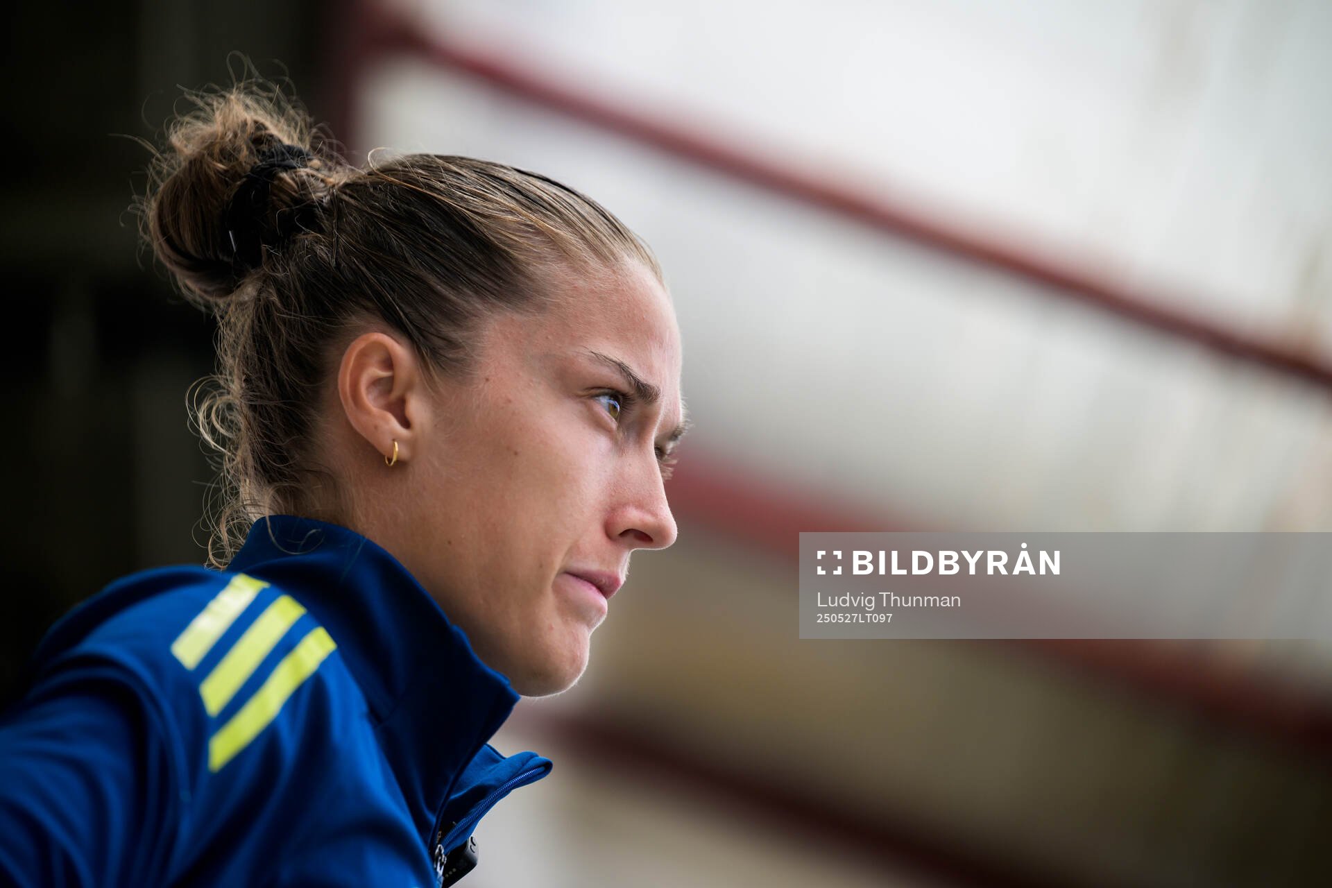 Filippa Angeldahl of the Swedish women’s national football team is interviewed by the media after a training session on May 27, 2025 in Fidenza. 