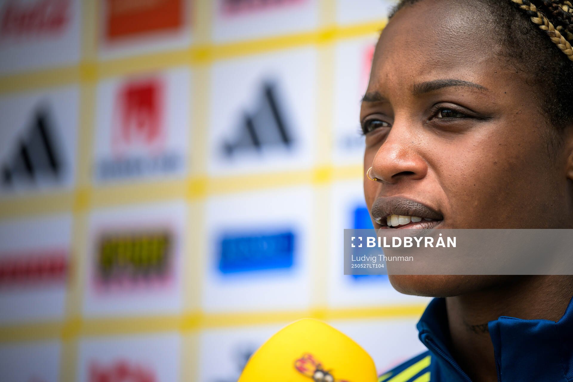 Evelyn Ijeh of the Swedish women’s national football team is interviewed by the media after a training session on May 27, 2025 in Fidenza. 