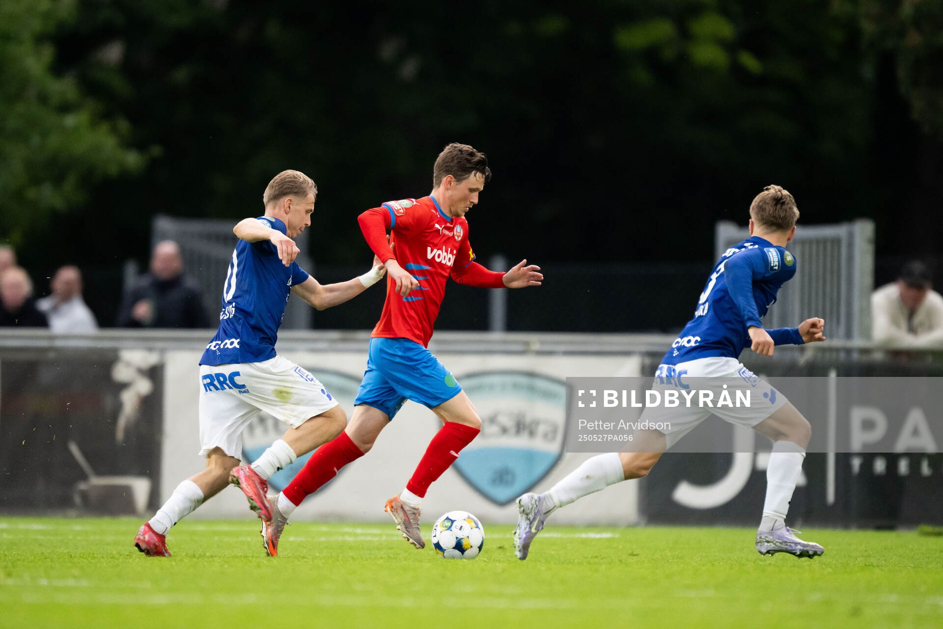 Helsingborgs Max Svensson under fotbollsmatchen i Superettan mellan Trelleborg och Helsingborg den 27 maj 2025 i Trelleborg. 