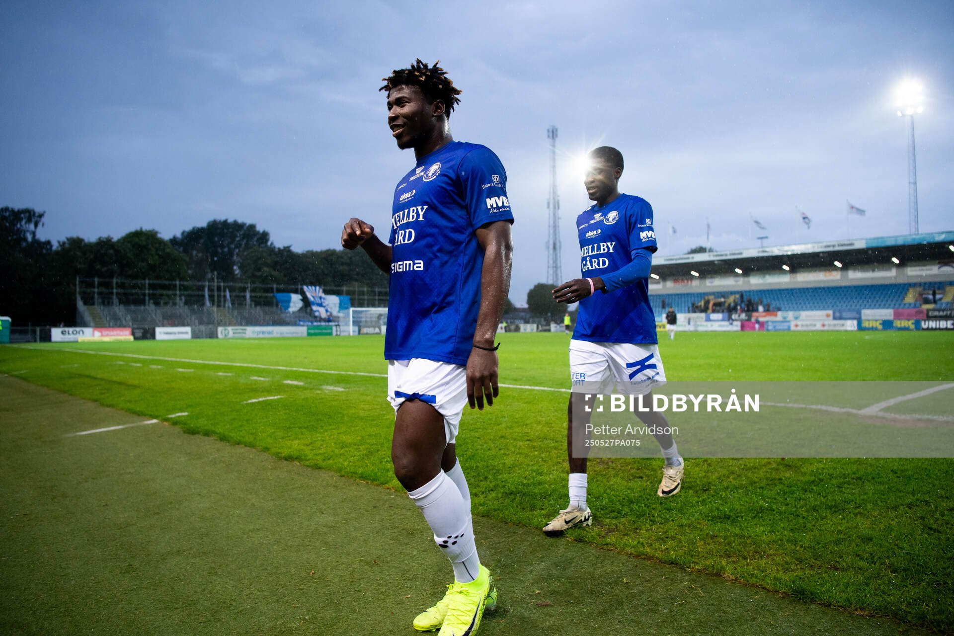 Trelleborgs Abel Ogwuche och Emmanuel Godwin deppar