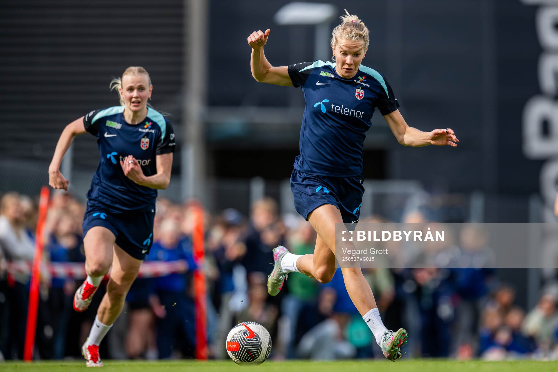 Karina Sævik and Ada Hegerberg of the Norwegian women's national football team during a training session on May 27, 2025 in Trondheim.