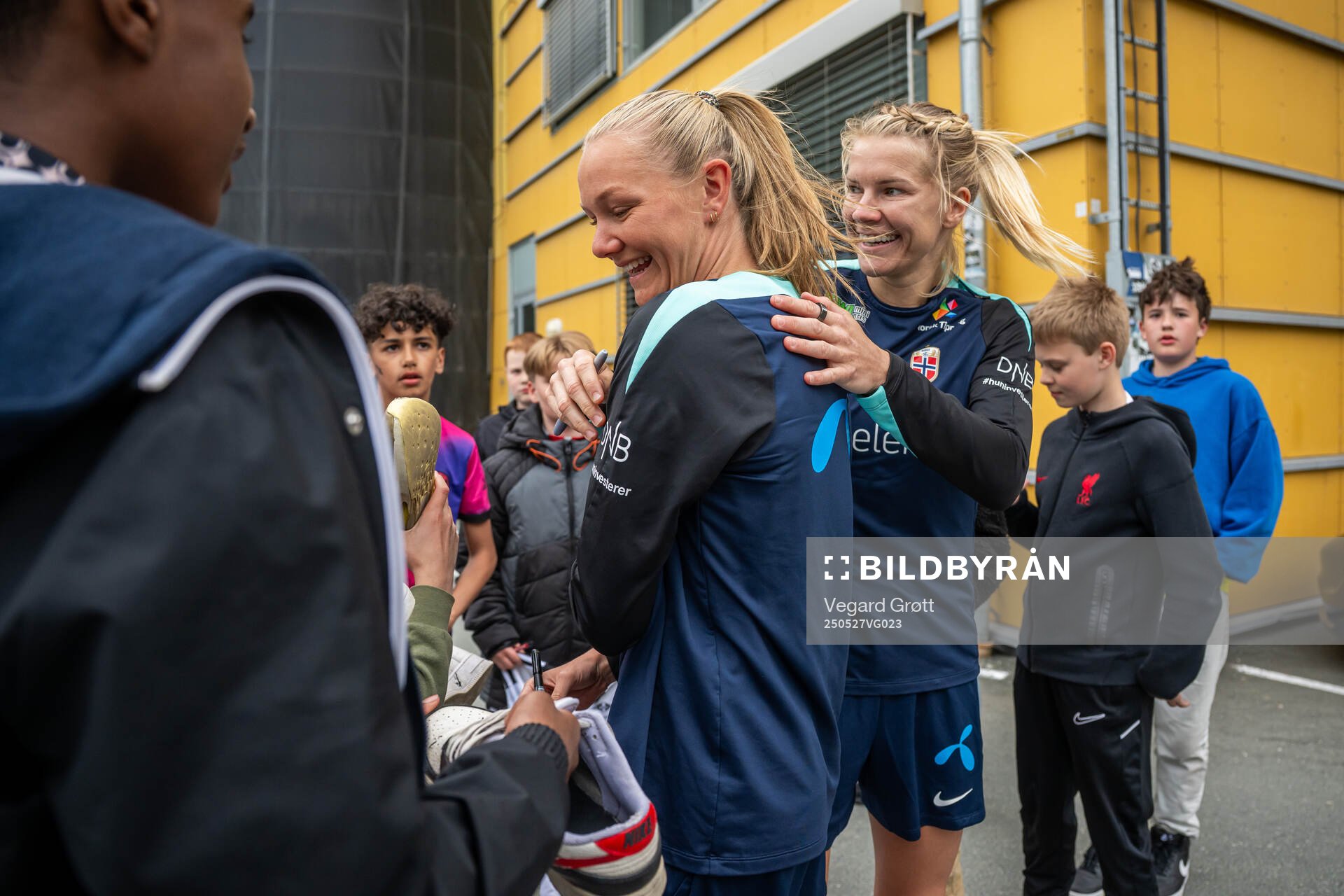 Frida Maanum and Ada Hegerberg of the Norwegian women's national football team after a training session on May 27, 2025 in Trondheim.