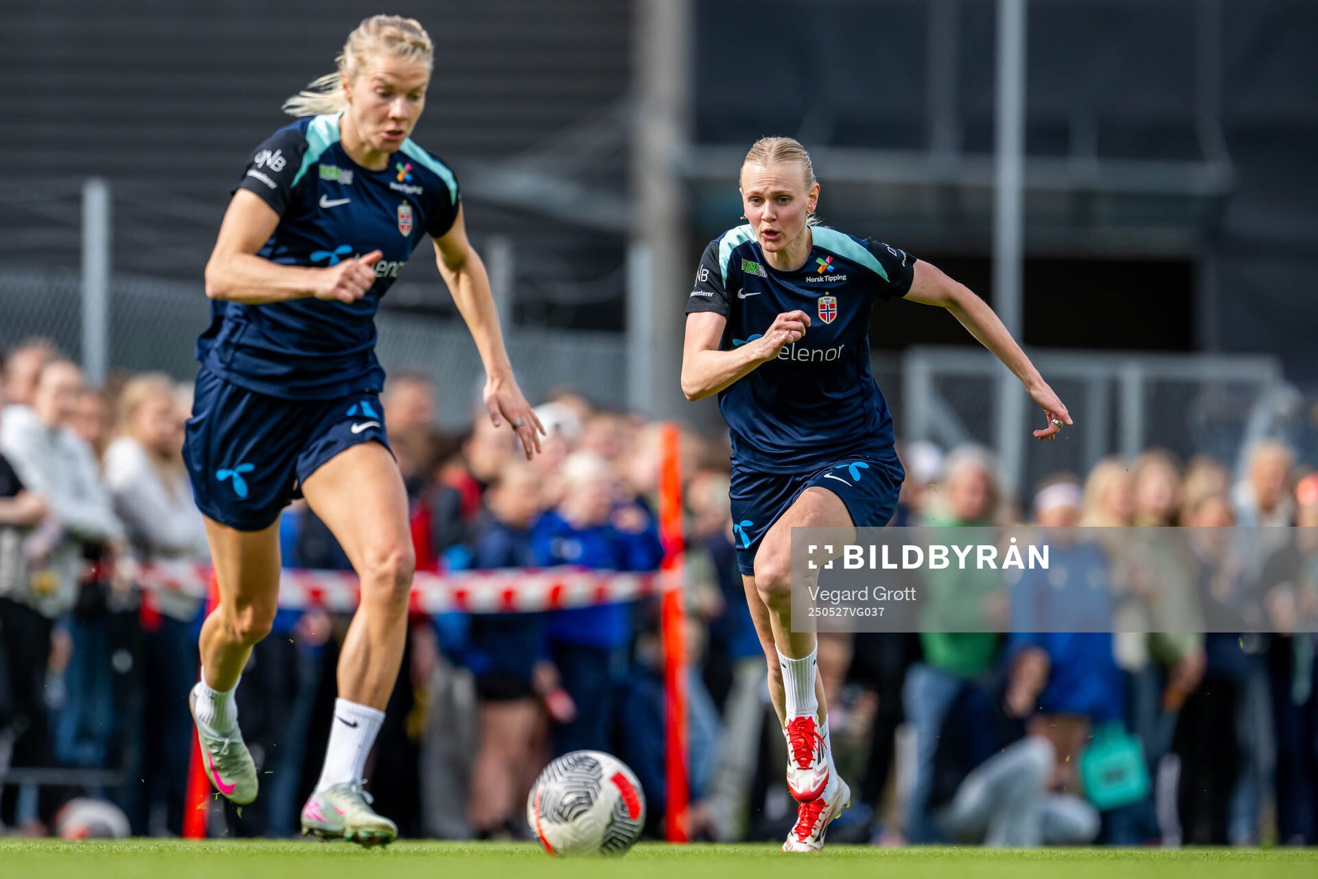 Ada Hegerberg and Karina Sævik of the Norwegian women's national football team during a training session on May 27, 2025 in Trondheim.