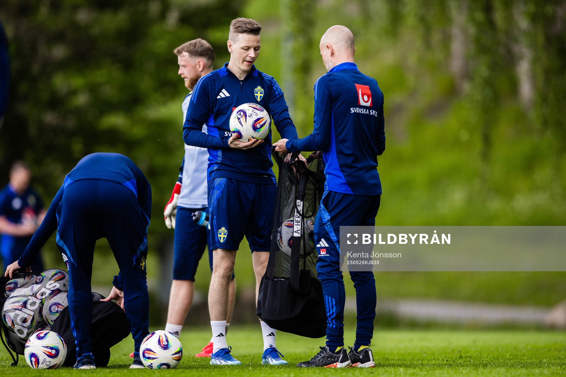 Goalkeeper coach Maths Elfvendal of the Swedish men's
