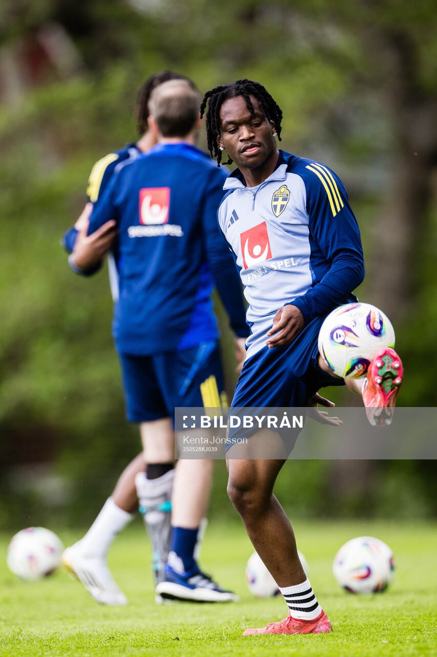 Jeremy Agbonifo of the Swedish men's national football team during a training session on May 28, 2025 in Stockholm. 