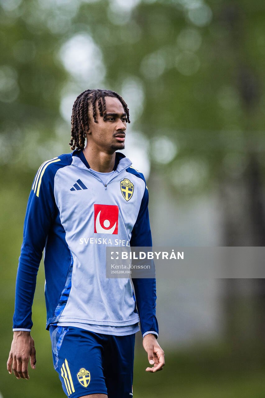Jonah Kusi Asare  of the Swedish men's national football team during a training session on May 28, 2025 in Stockholm. 