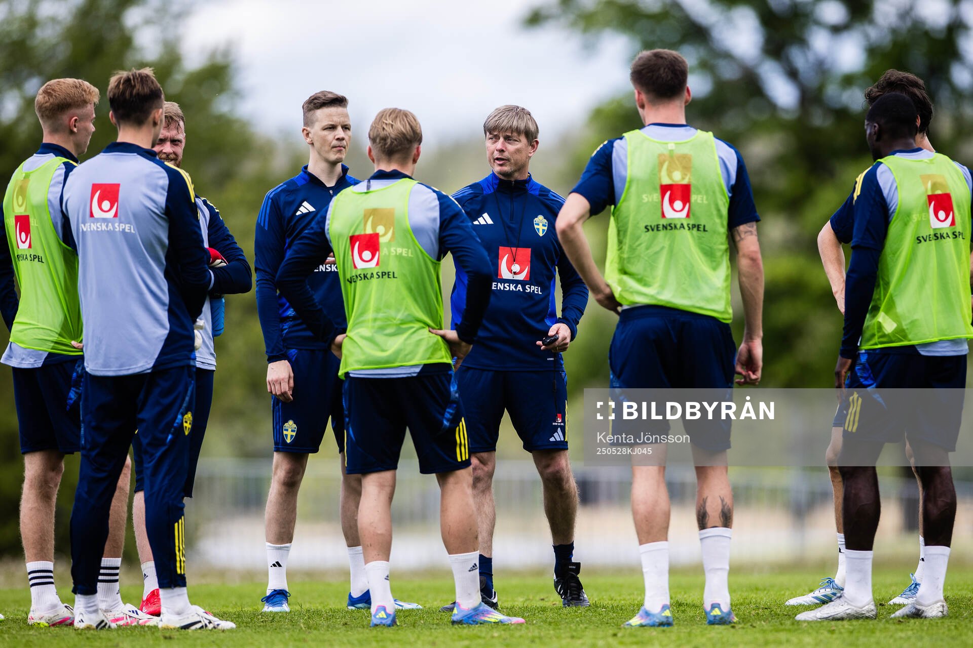 Goalkeeper coach Maths Elfvendal and head coach Jon Dahl Tomasson of the Swedish men's national football team during a training session on May 28, 2025 in Stockholm.