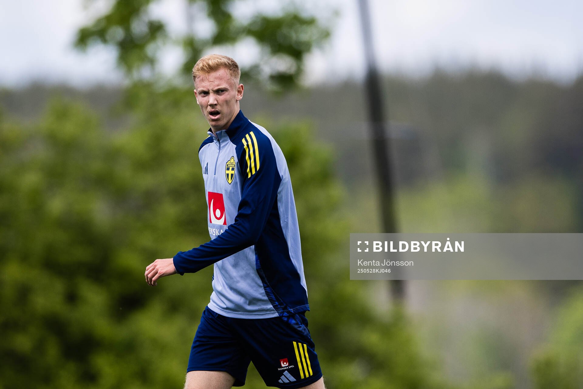 Hugo Larsson of the Swedish men's national football team during a training session on May 28, 2025 in Stockholm. 