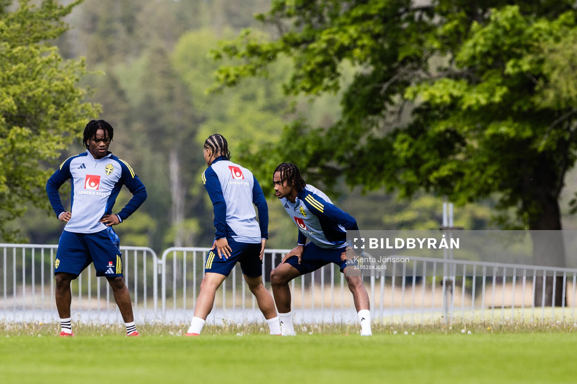 Jeremy Agbonifo, Momodou Sonko and Jonah Kusi Asare of the Swedish men's national football team during a training session on May 28, 2025 in Stockholm. 