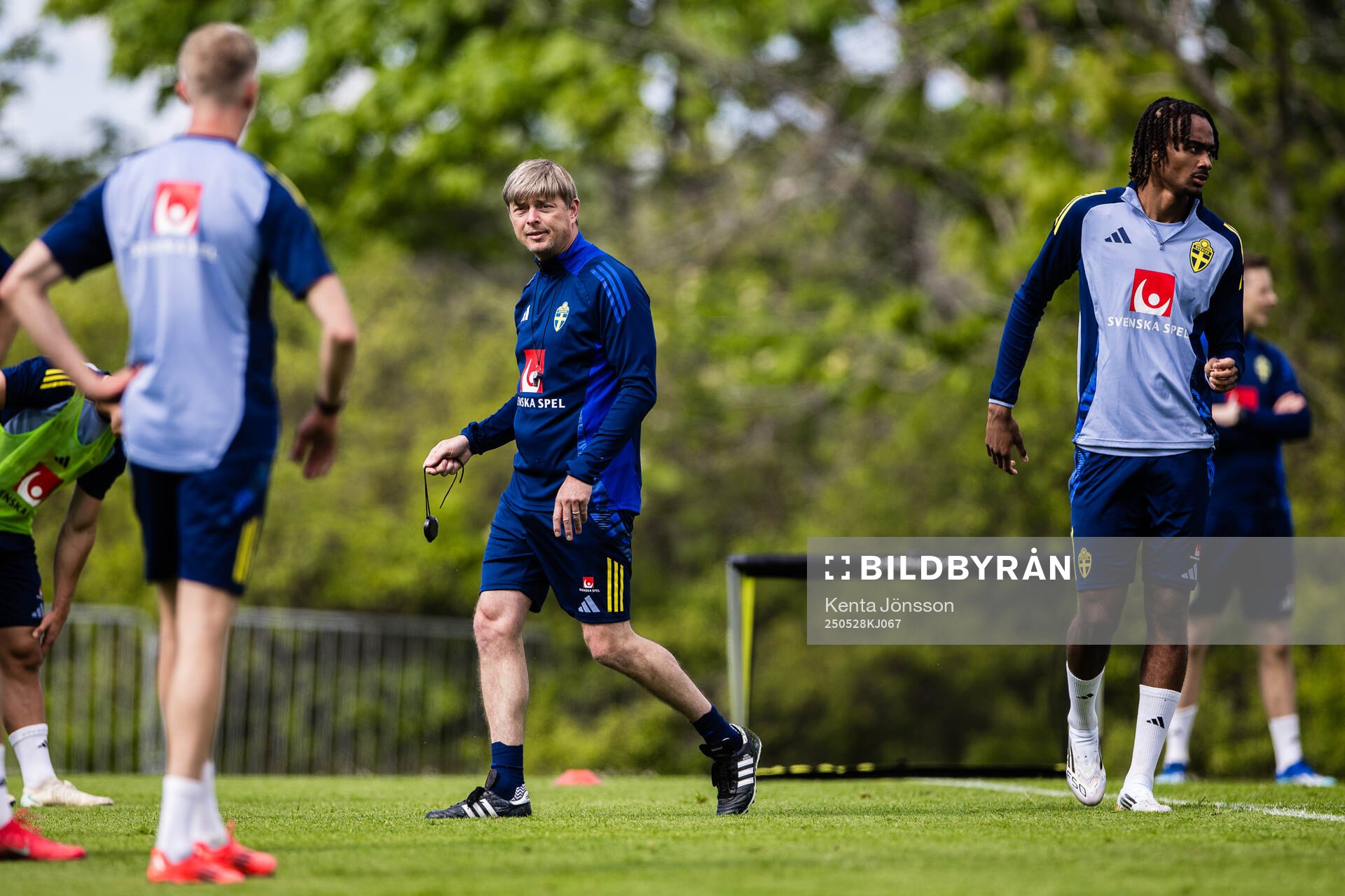 Head coach Jon Dahl Tomasson  of the Swedish men's national football team during a training session on May 28, 2025 in Stockholm. 