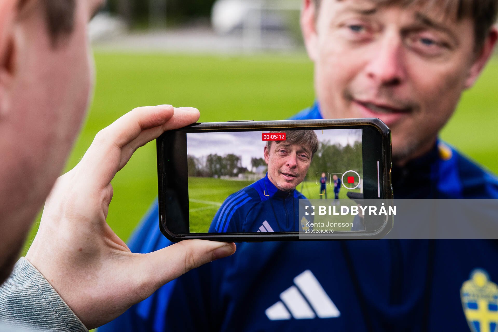 Head coach Jon Dahl Tomasson of the Swedish men's national football team are being interviewed during a training session on May 28, 2025 in Stockholm. 