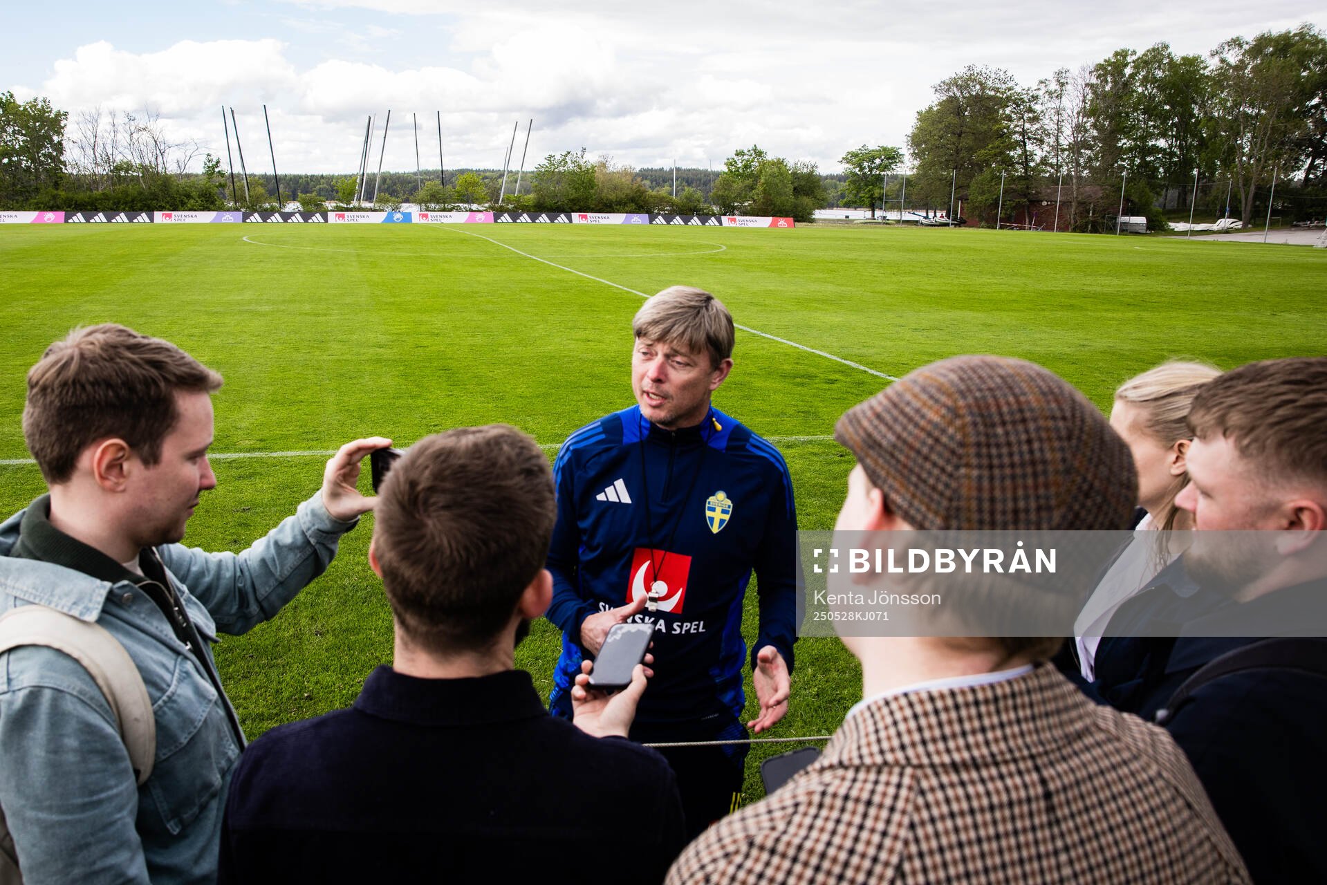 Head coach Jon Dahl Tomasson of the Swedish men's national football team are being interviewed during a training session on May 28, 2025 in Stockholm. 
