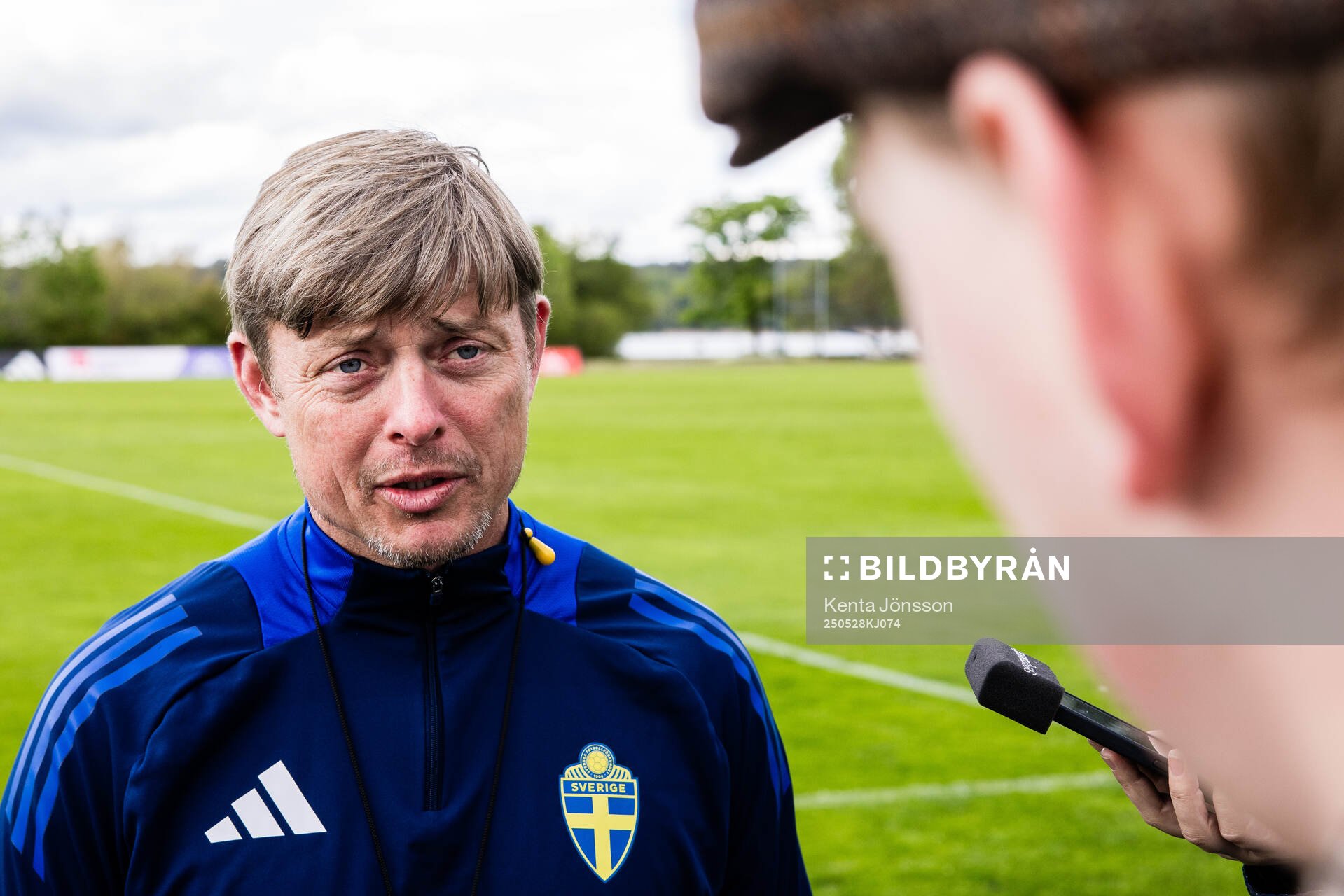Head coach Jon Dahl Tomasson of the Swedish men's national football team are being interviewed during a training session on May 28, 2025 in Stockholm. 
