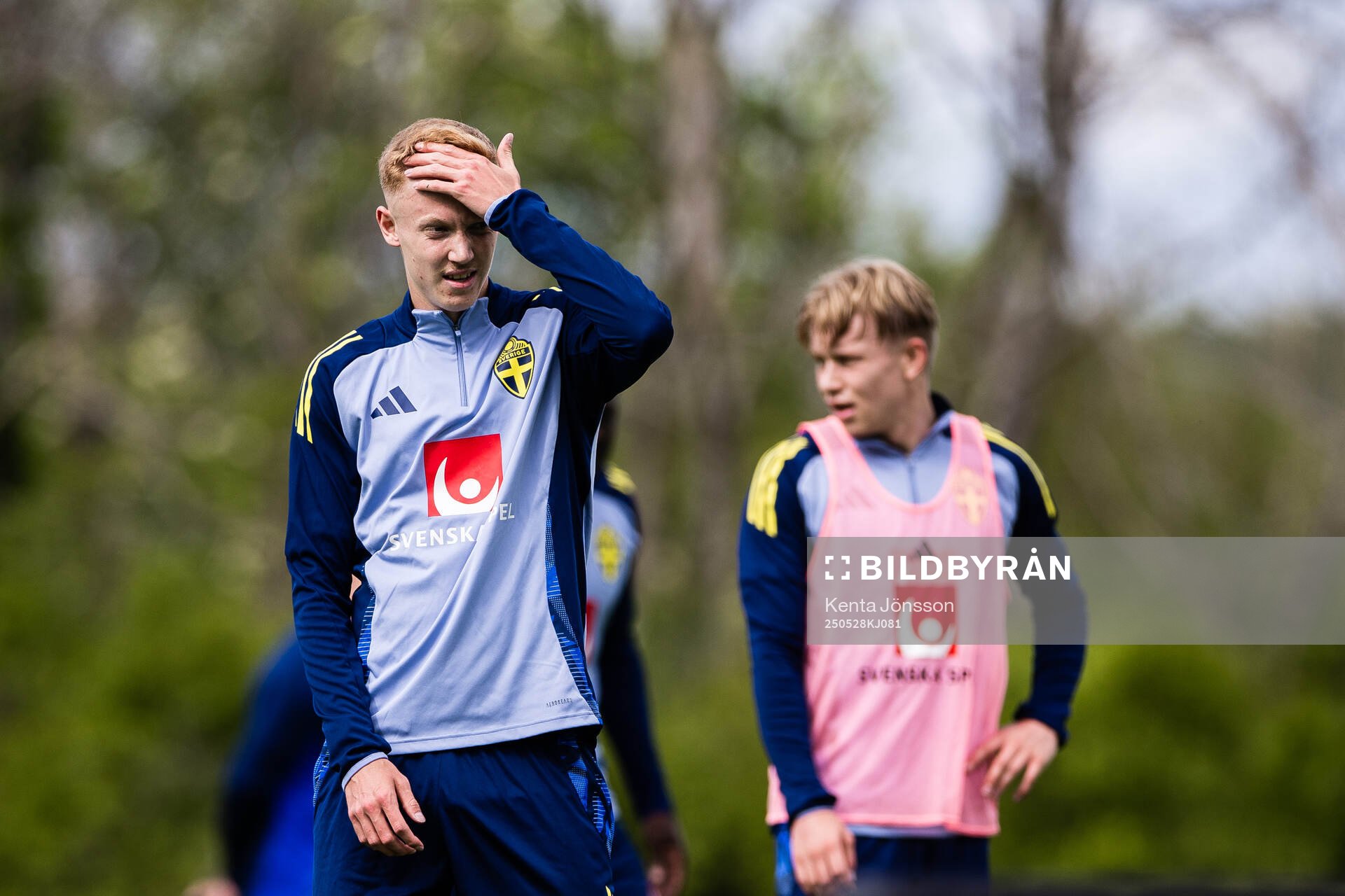 Hugo Larsson of the Swedish men's national football team during a training session on May 28, 2025 in Stockholm. 