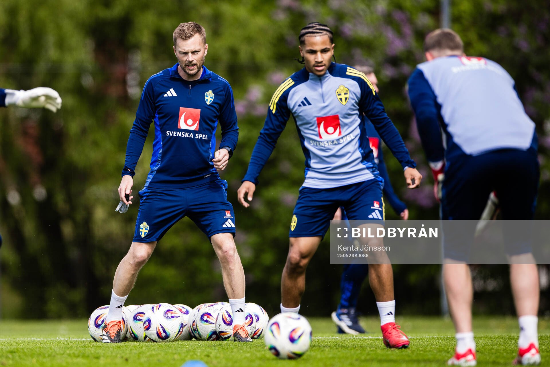 Assistant coach Sebastian Larsson of the Swedish men's national football team during a training session on May 28, 2025 in Stockholm. 