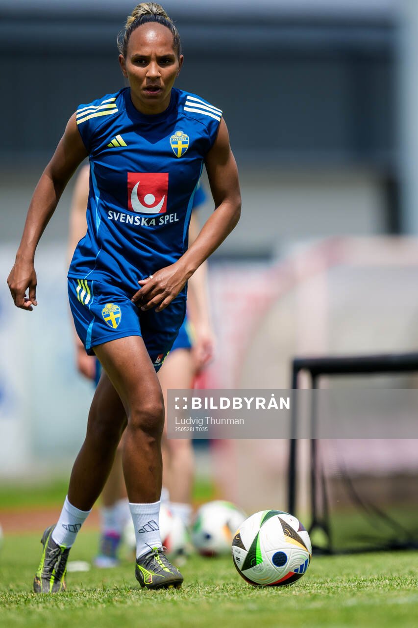 Madelen Janogy of the Swedish women’s national football team during a training session on May 28, 2025 in Fidenza. 